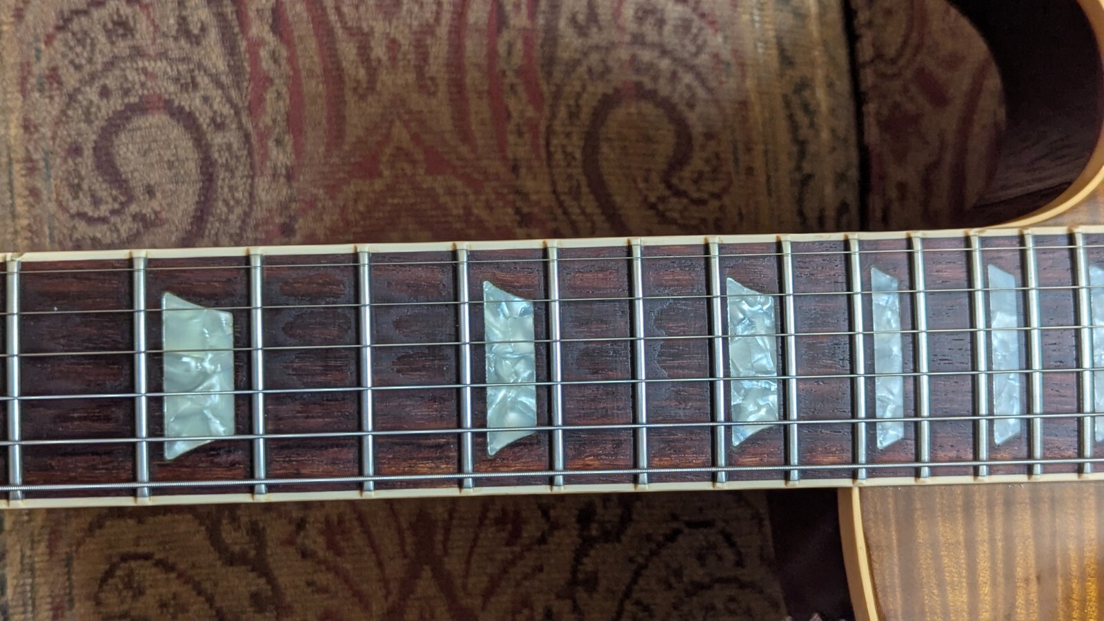 2002 Gibson Les Paul Standard Premium Plus – AAA+ Honeyburst – 8lbs – 9oz