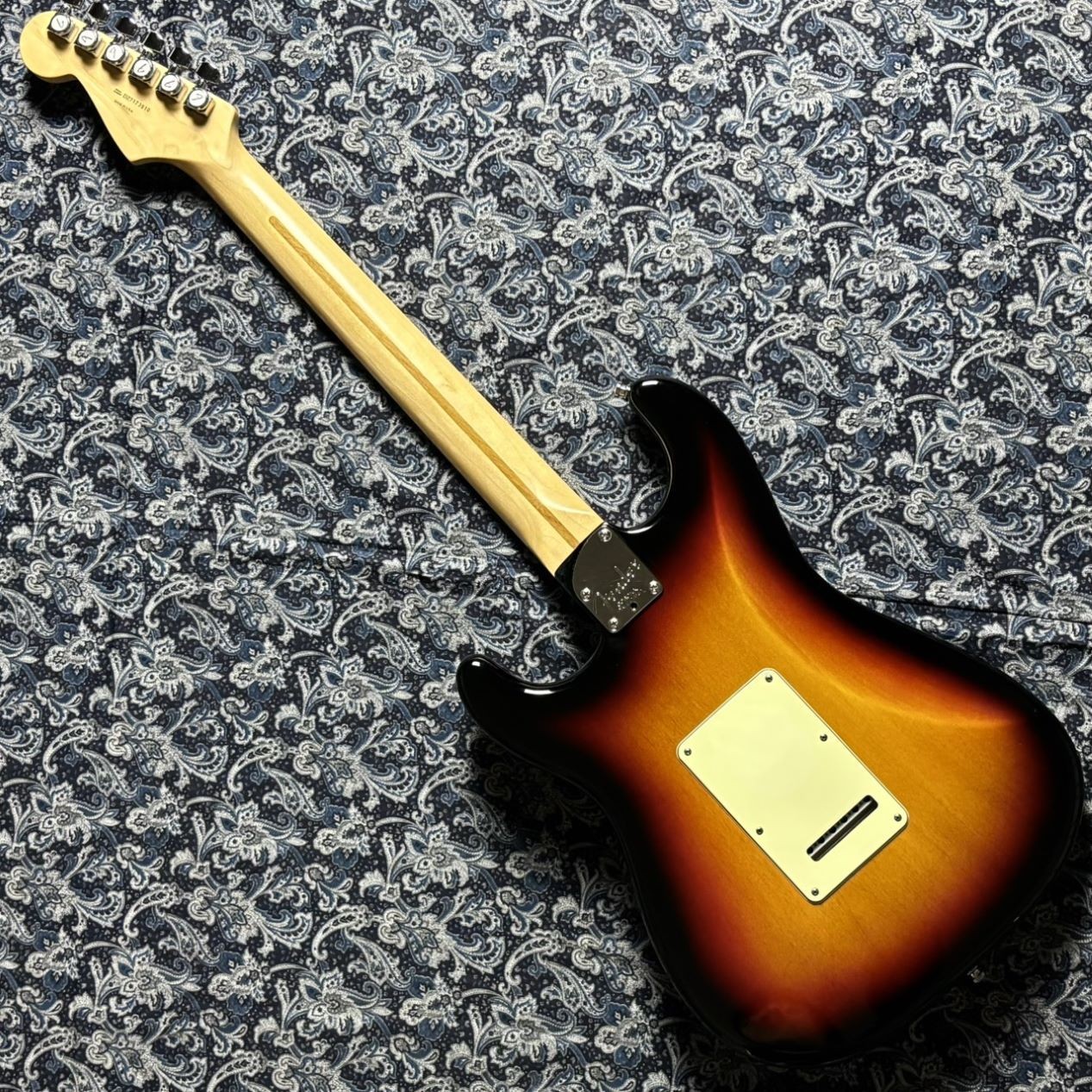 Fender American Deluxe Stratocaster Maple HSS 3-Color Sunburst 3.61kg 2007