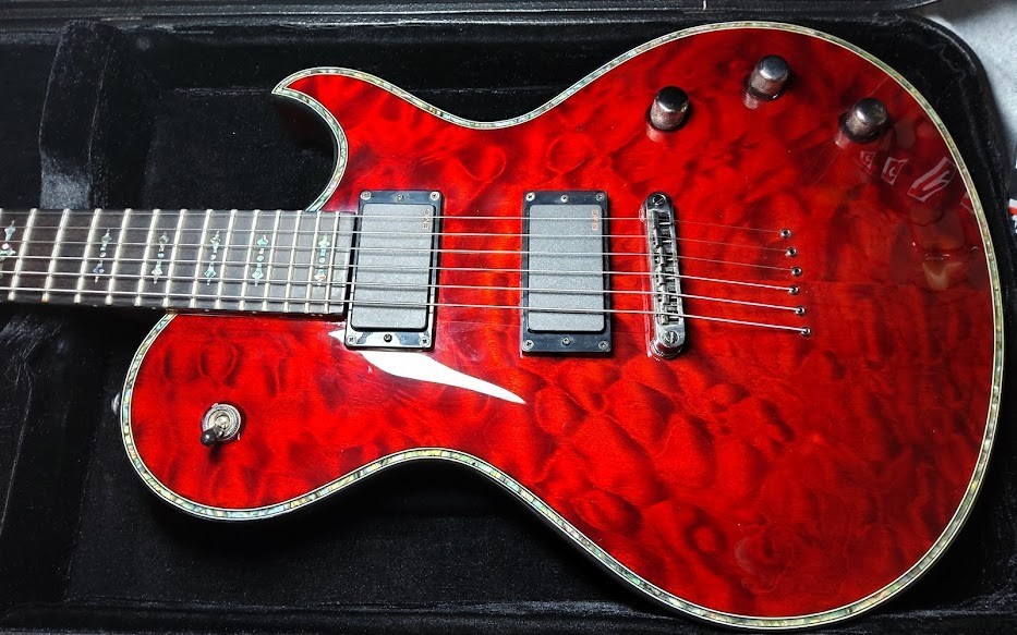 Schecter Hellraiser S Diamond Series 6 String Red w/ Electric Guitar Case