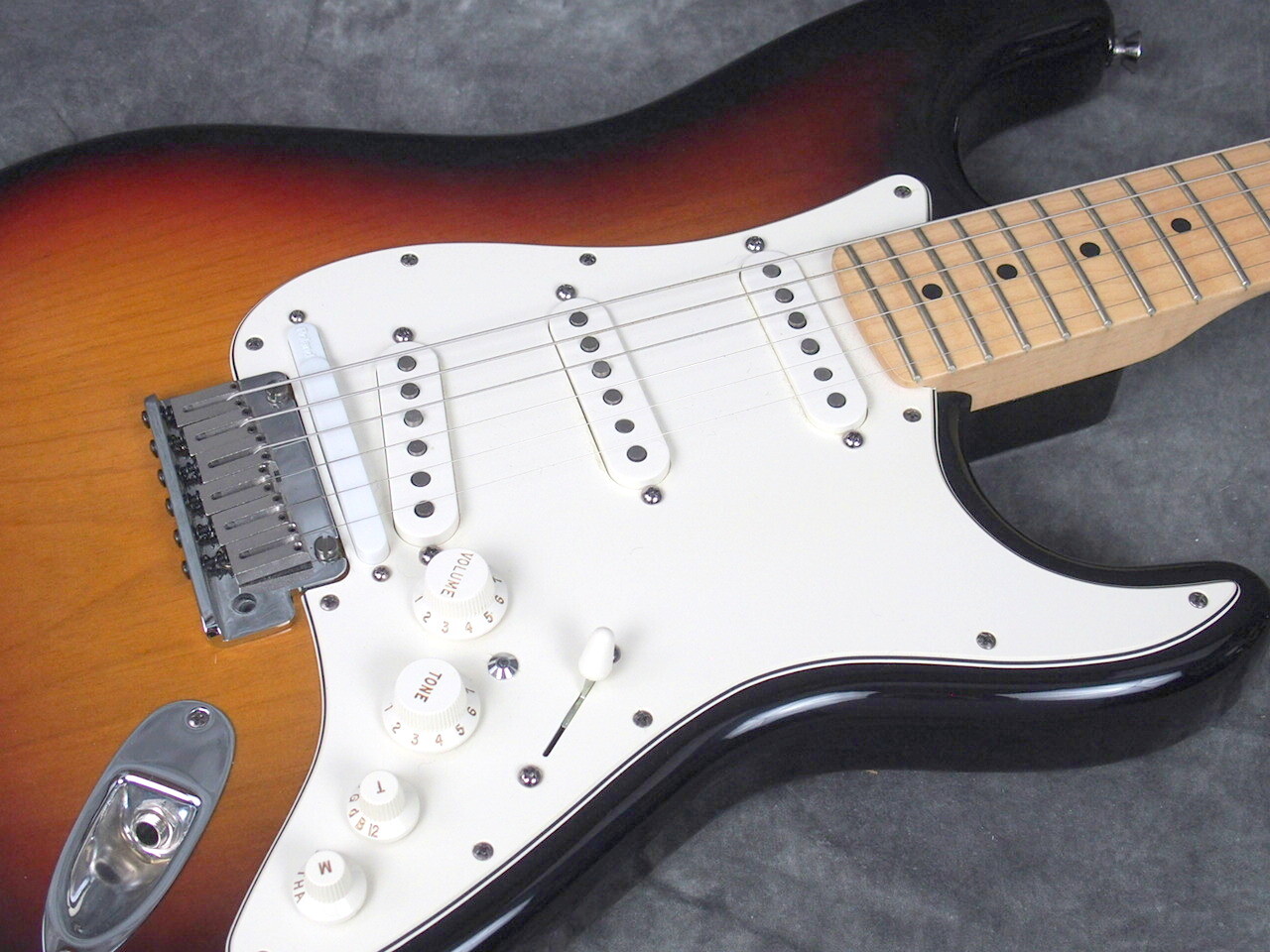 Fender VG Modeling Stratocaster Roland Guitar Case 3 Color Maple Neck USA 2007