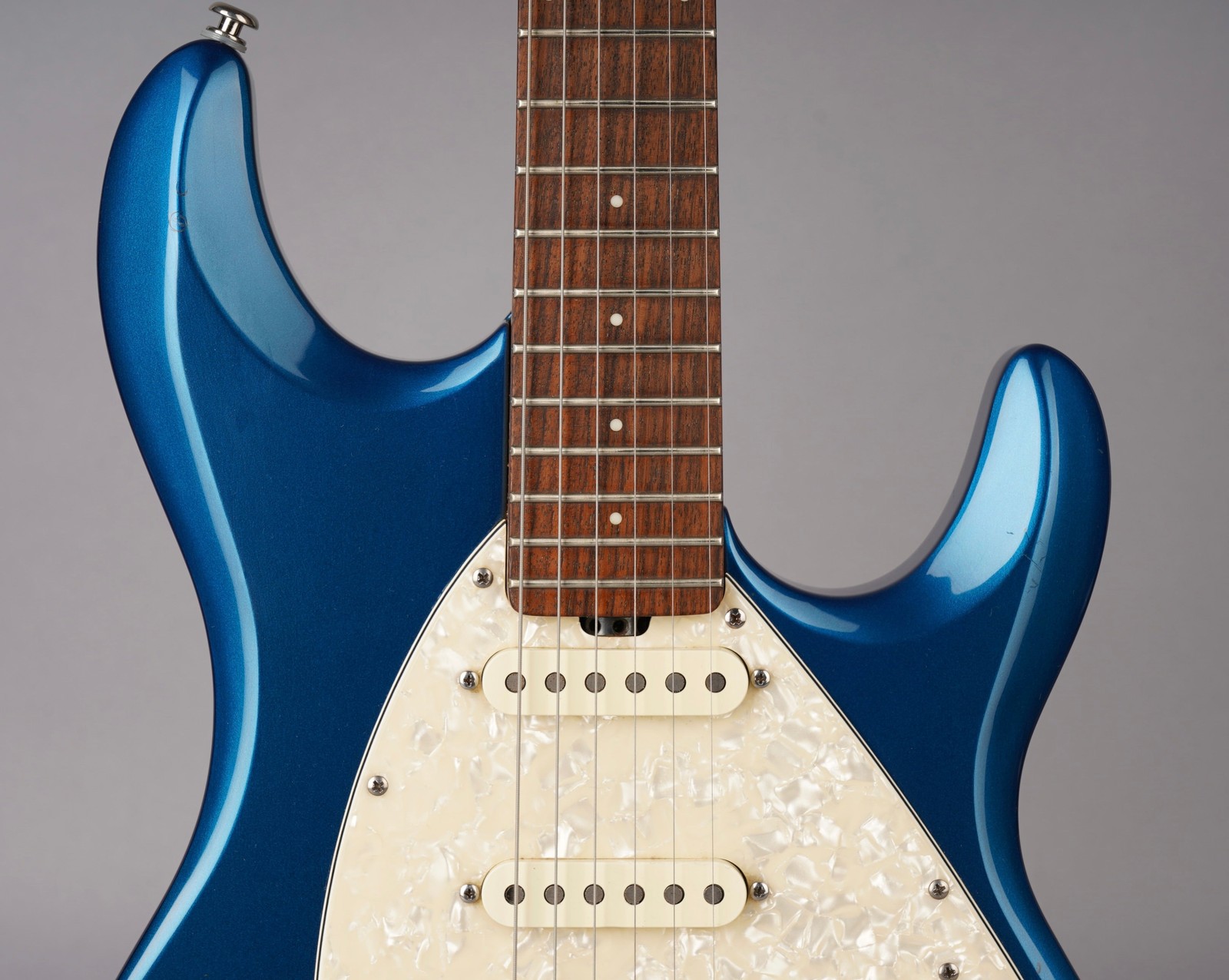 Ernie Ball Music Man USA Silhouette Special SSS Hardtail – 2000 – Blue Pearl