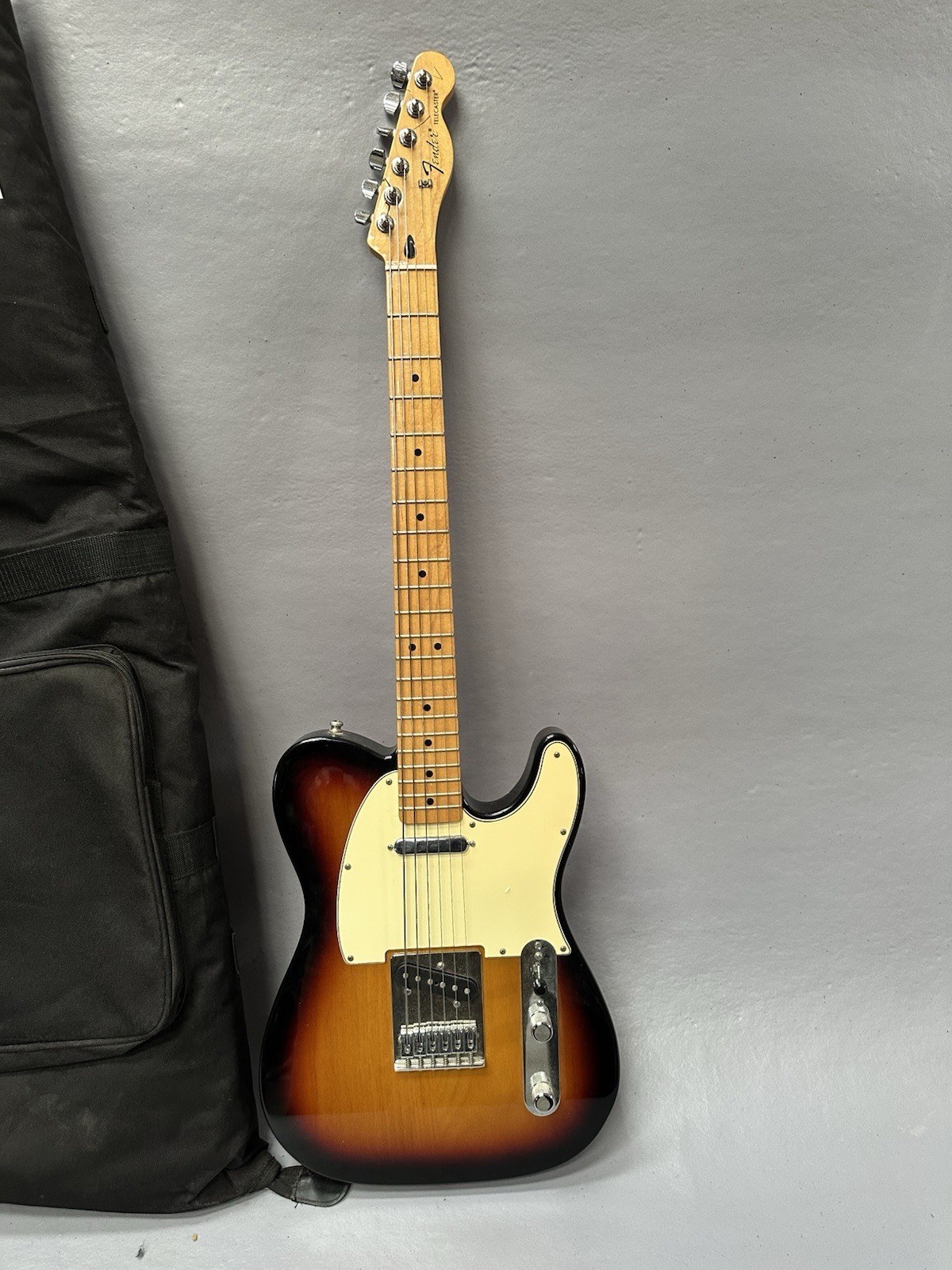 Fender Telecaster 2012. 6 Strings Electric Guitar MX12312184. W/ Carry Bag