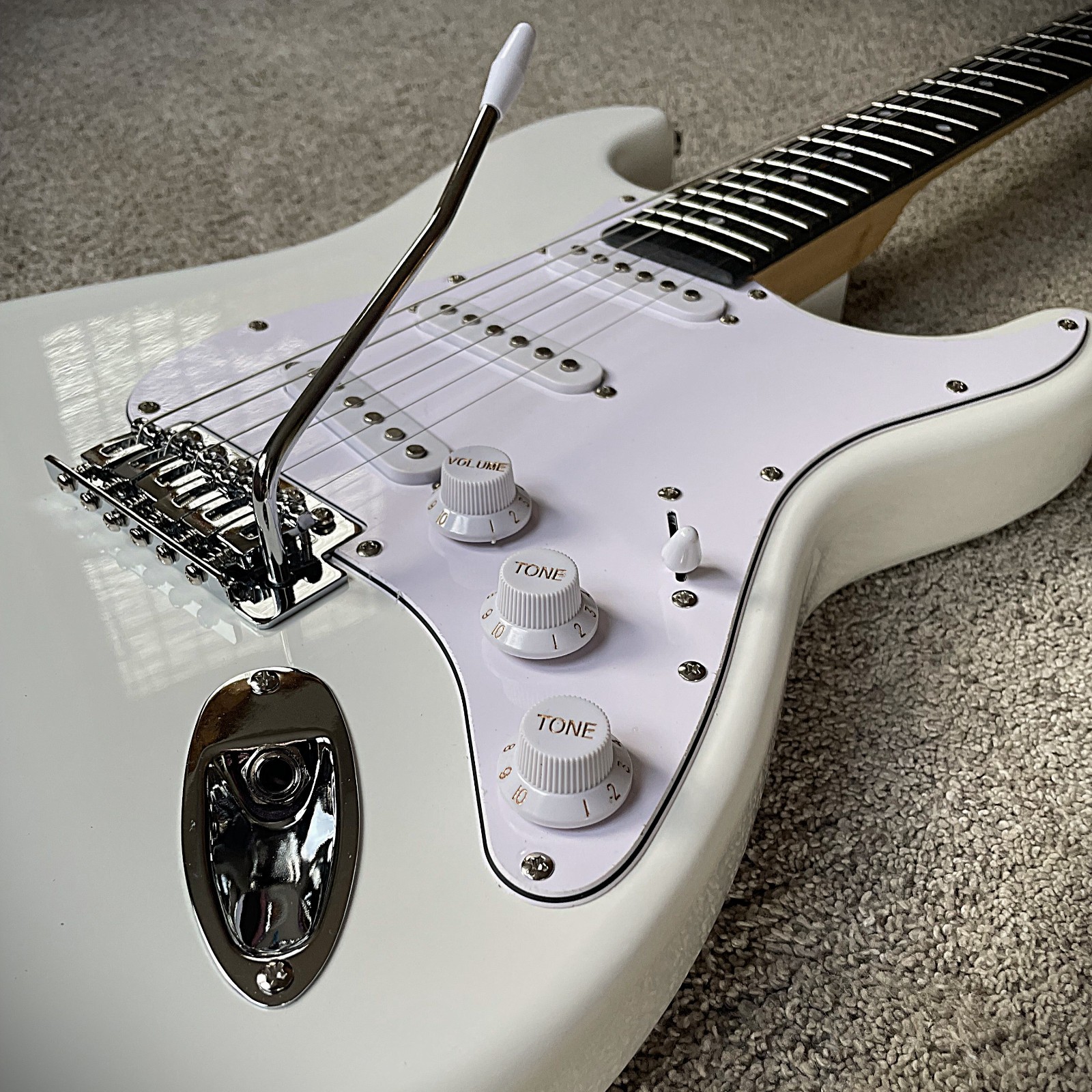 Full-Size Olympic White Electric Guitar with Rosewood Fretboard, S-S-S Pickups