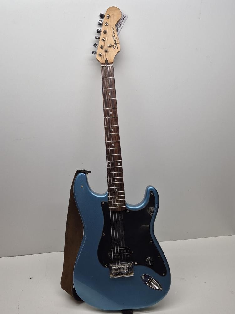 FENDER SQUIER BULLET STRATOCASTER (P28014564)