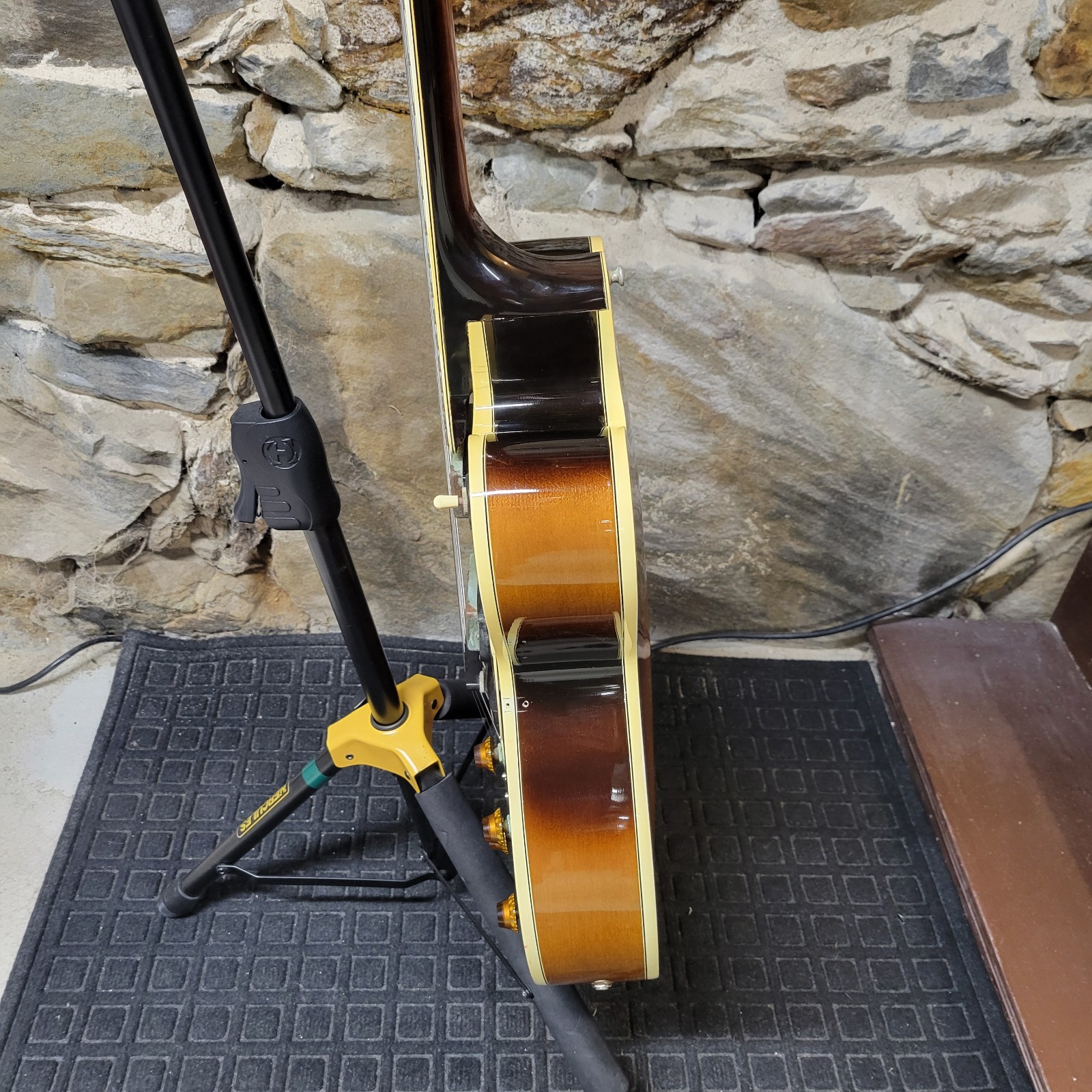 1980 Gibson Super V CES – Sunburst