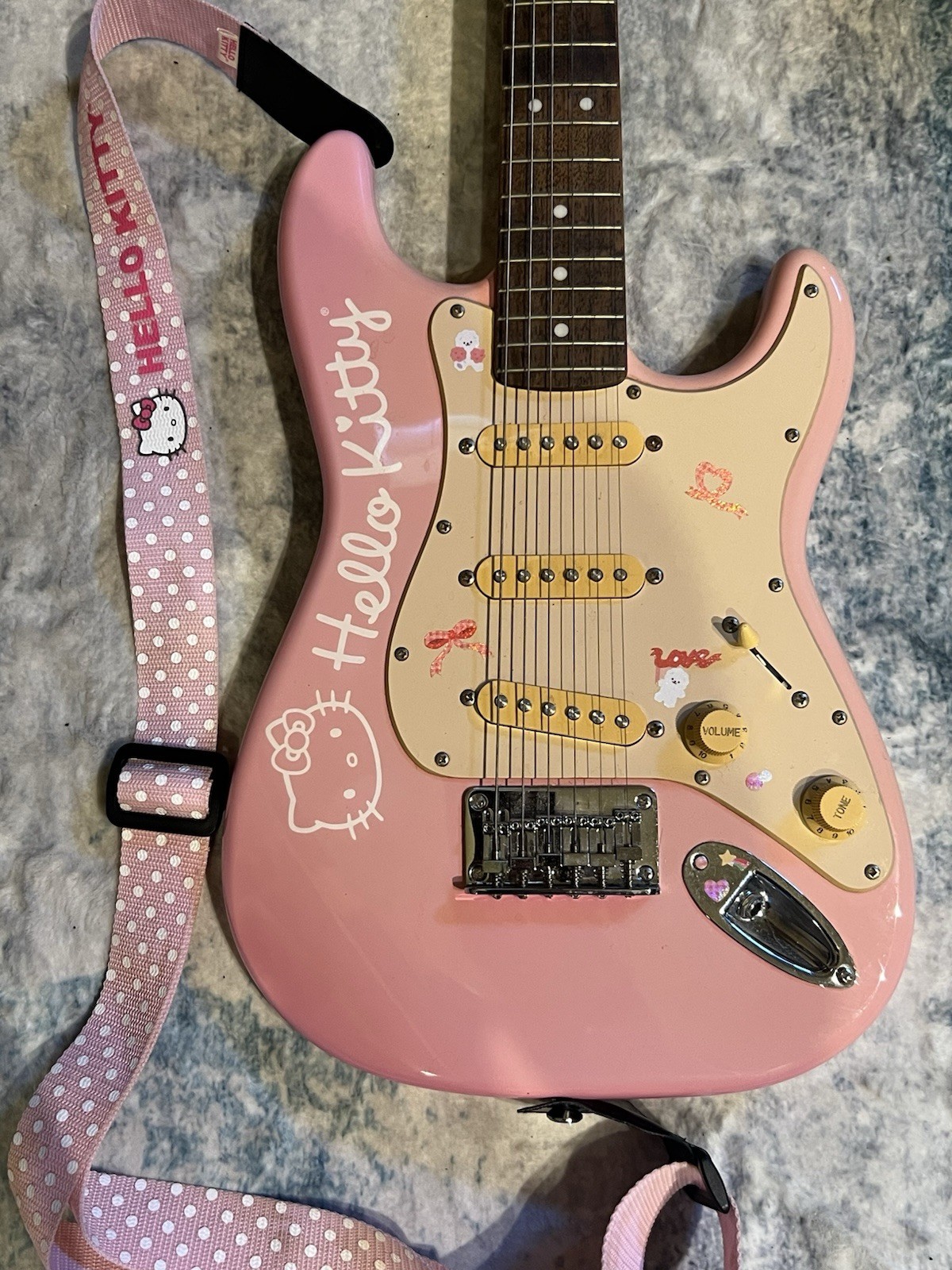 Super RARE 2006 Fender Squier Mini Hello Kitty Electric Guitar Pink W/ OG Strap