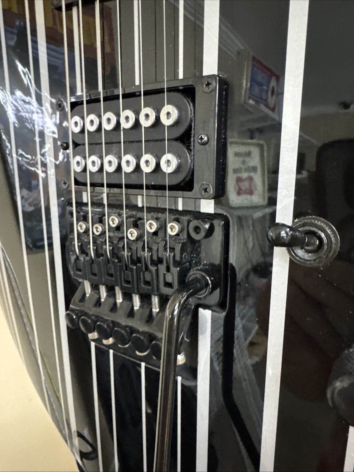 Schecter Synyster Gates Custom – Pinstripes