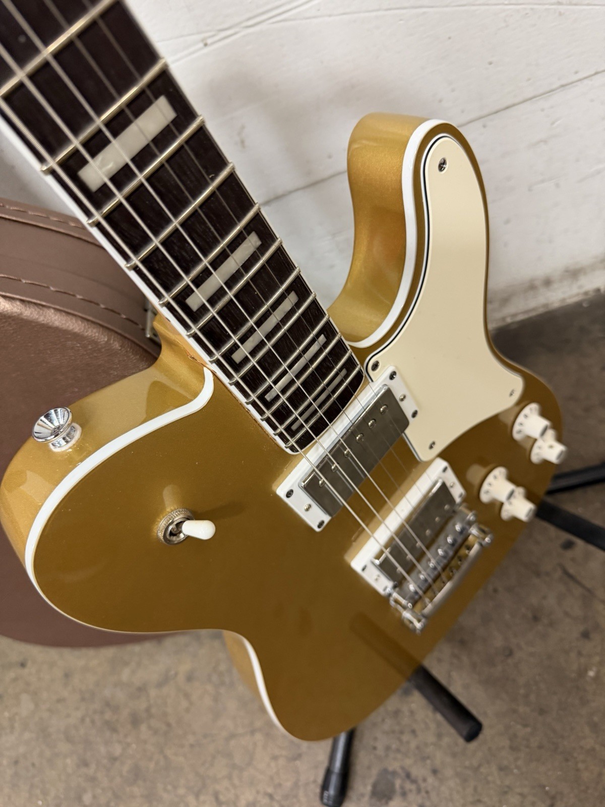 FLAWLESS Squier Paranormal Troublemaker Telecaster Deluxe Aztec Gold W NEW Case