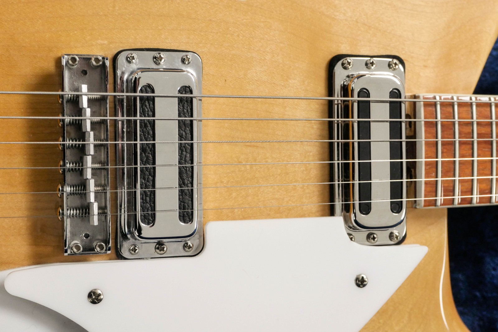 1998 Rickenbacker 360 – Super Rare Custom Mapleglo w/ Case