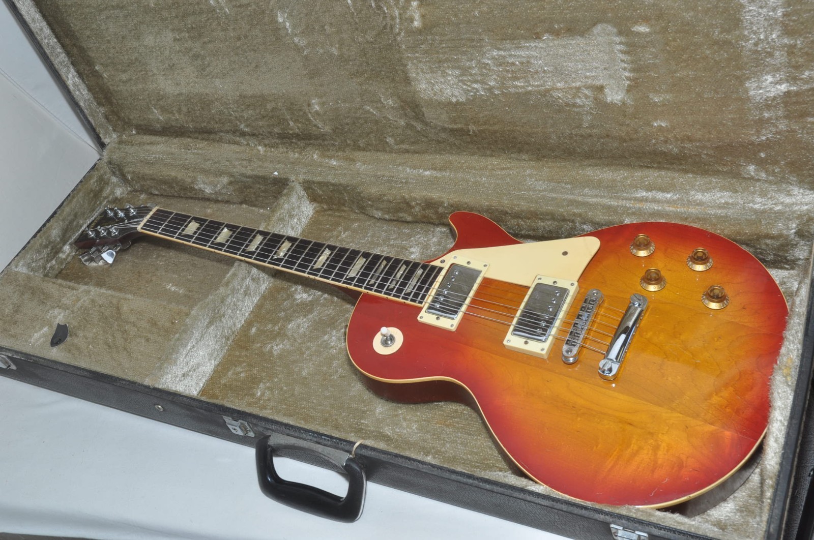 Bunny lespaul Model FERNANDES FLG-70 1977 Electric guitar RefNo 7683