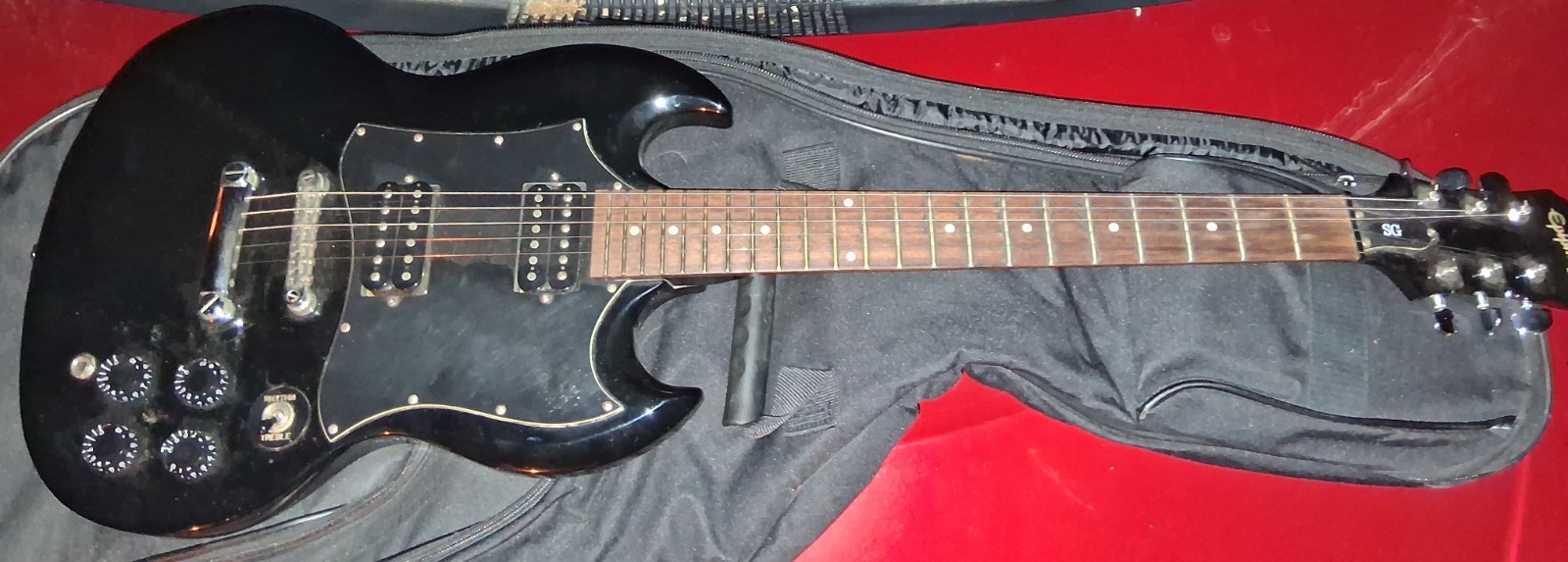 EPIPHONE SG G-310 Electric Guitar w Gig Bag Black Older Model