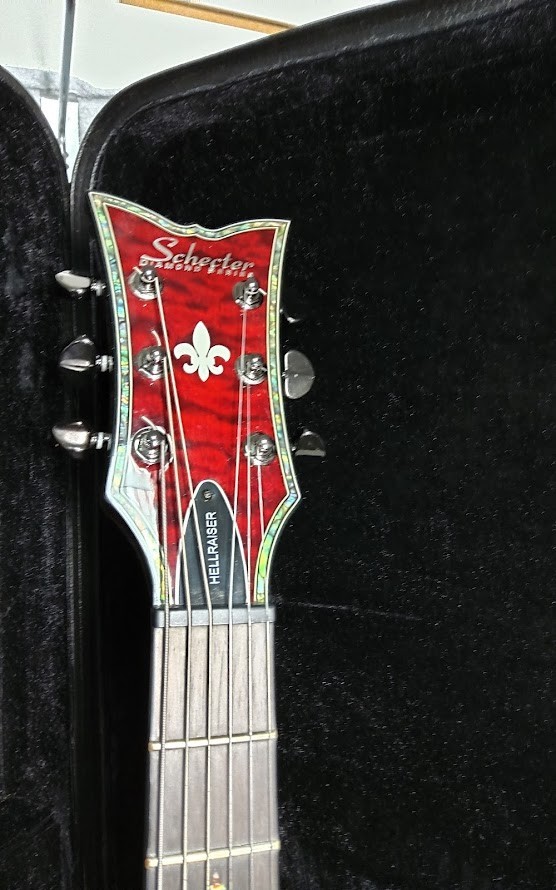 Schecter Hellraiser S Diamond Series 6 String Red w/ Electric Guitar Case