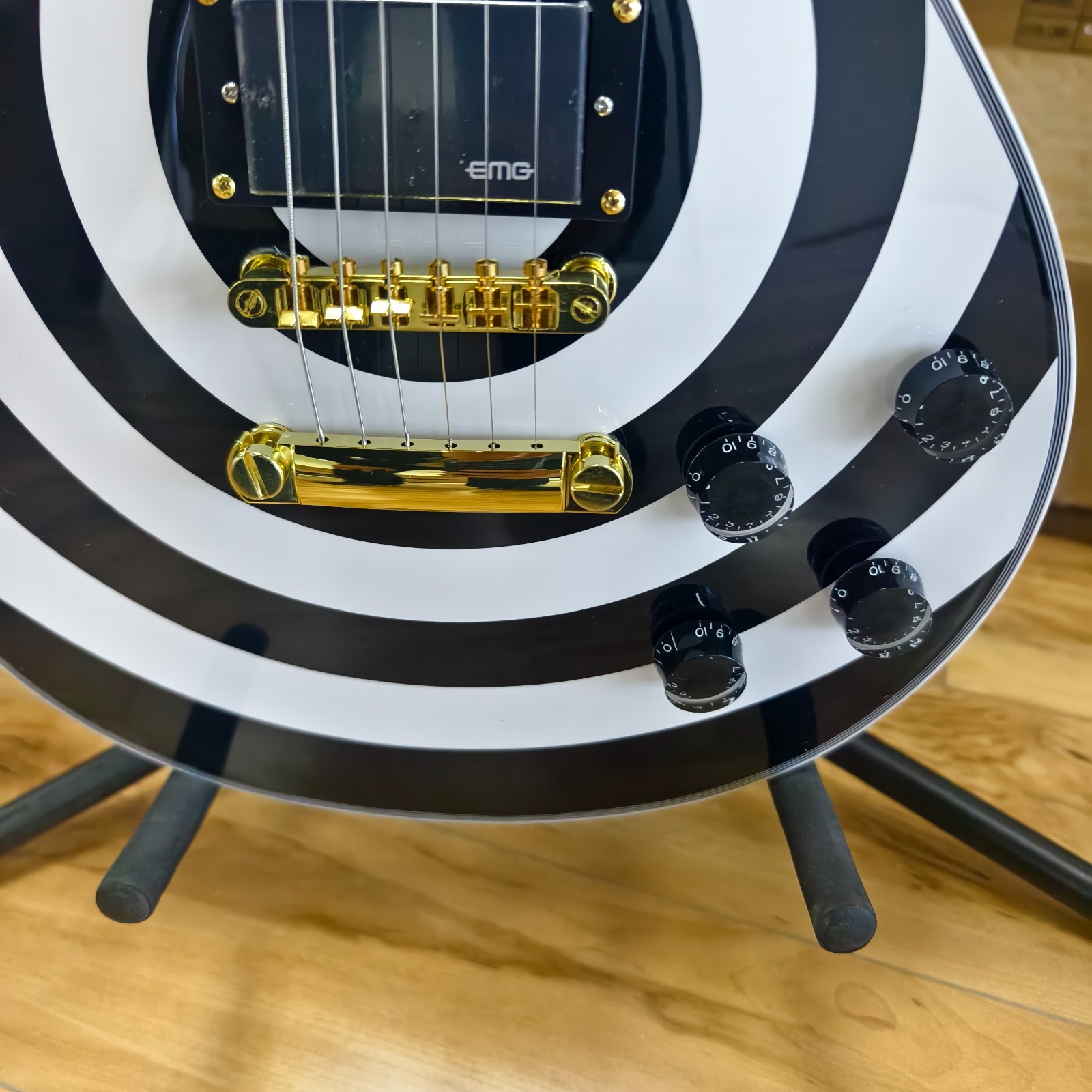 Zakk Wylde Custom Bullseye Black & White Target Design EMG Pickups Gold Hardare