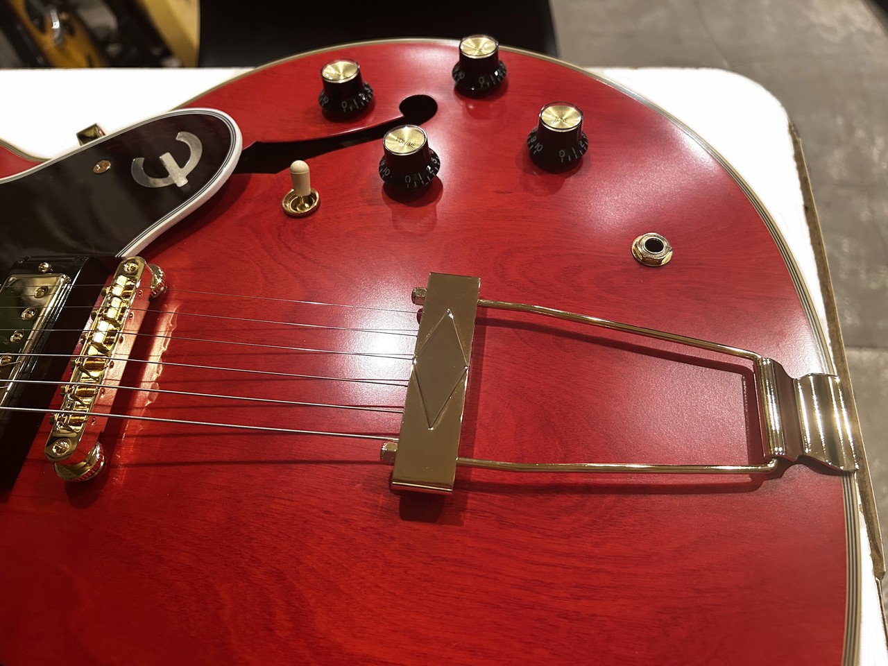 Epiphone Epiphone Masterbilt Gem Archer Sheraton Cherry Red Used Electric Guitar