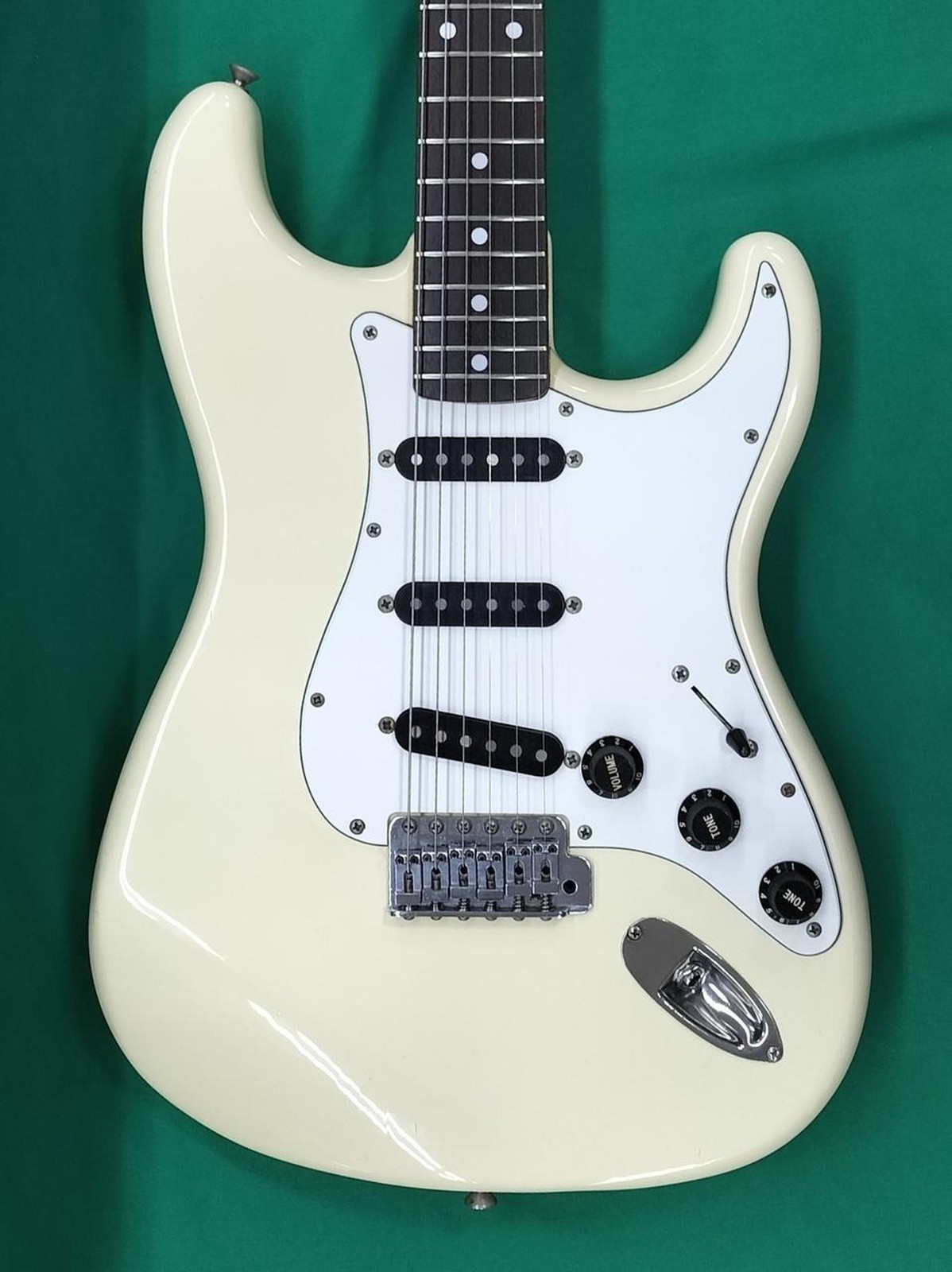 FENDER JAPAN ST72-70 Used 1985-1986 Alder body Rosewood fingerboard w/Soft case