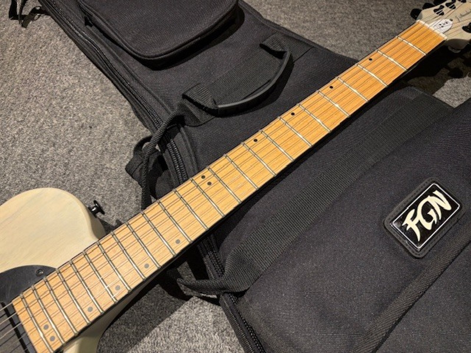 Fujigen(FGN) JFL-FT-ASH-DE664-M Used Ash Body Mahogany Neck White w/Soft Case