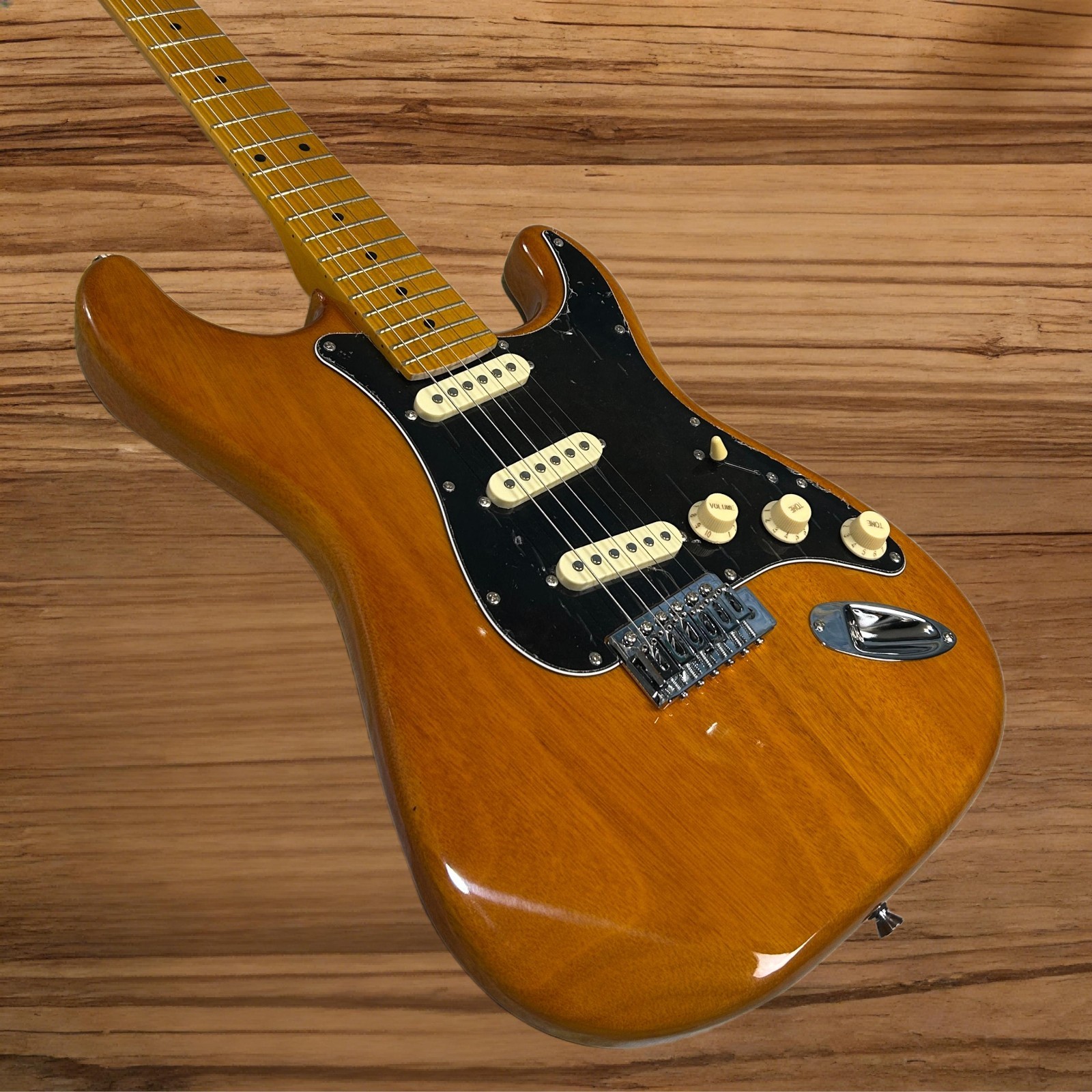 ST Electric Guitar Mahogany Body Maple Fretboard Transparent Yellow Color