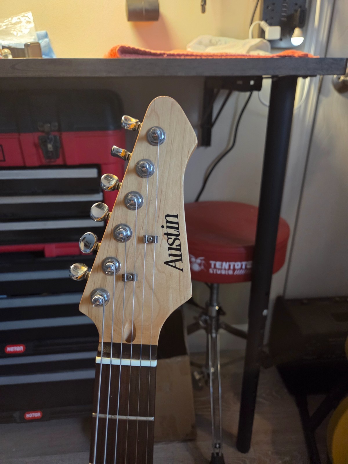 Austin S Style Electric Guitar includes Auto-locking strap! Plays Awesome!