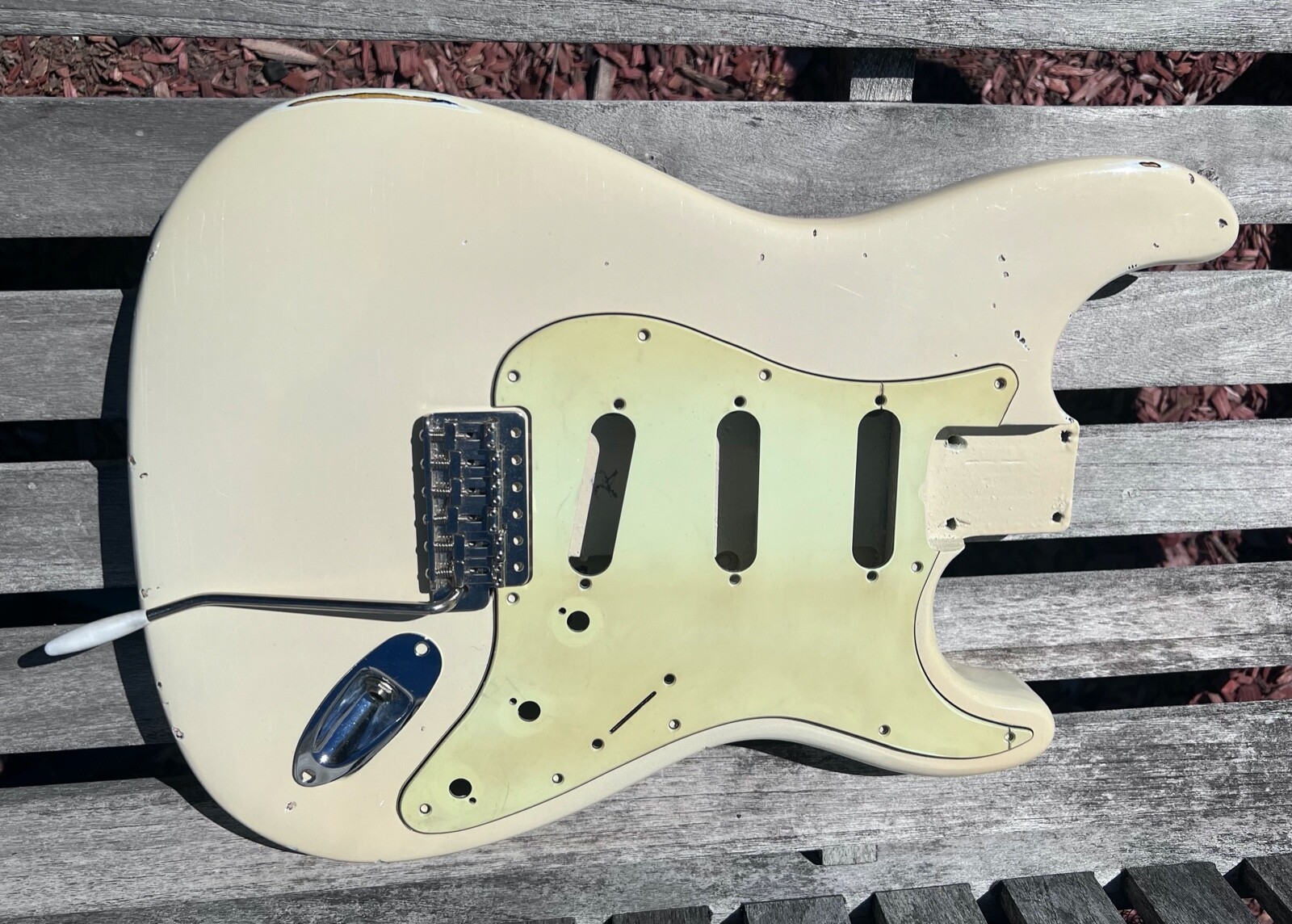 STRAT BODY LEFT HANDED RELIC 60s ALDER SSS NitroLacquer Olympic White JVGuitars