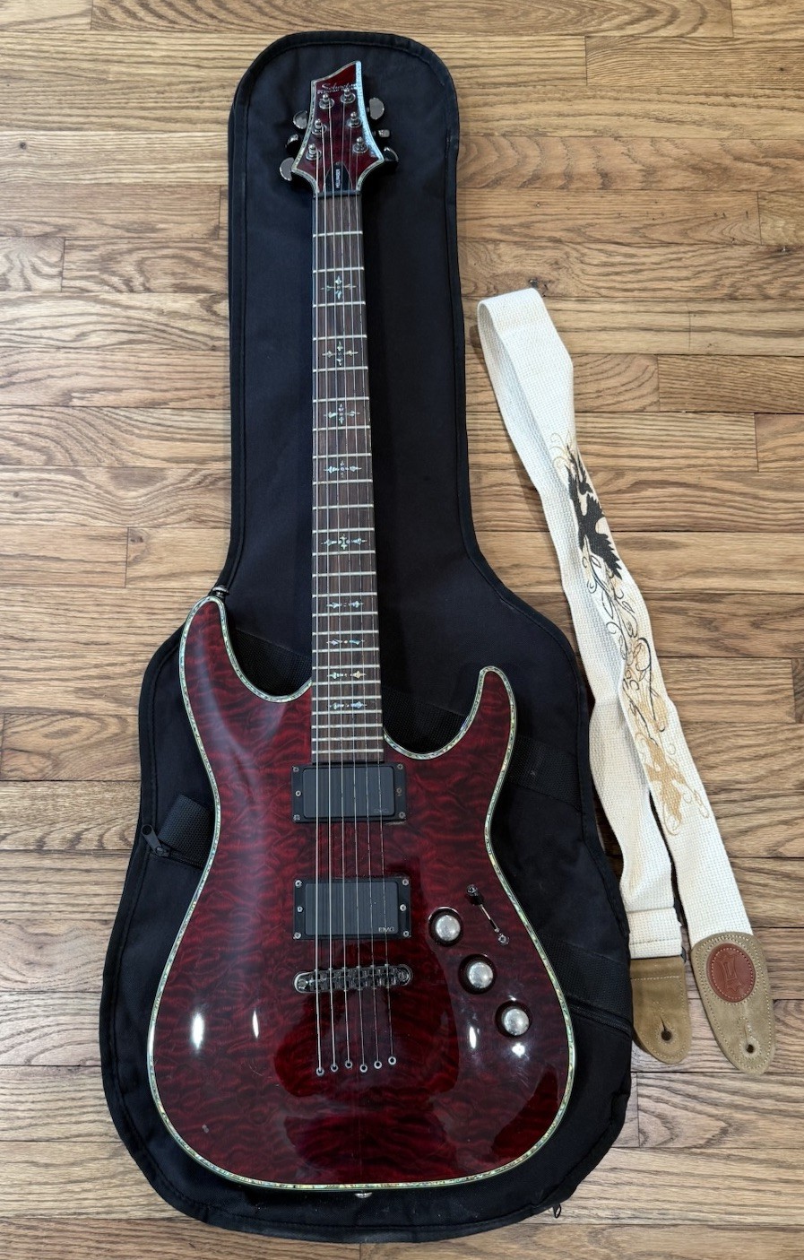 Schecter Diamond Series Hellraiser 6-String Red Solid Body w/ Gig Bag Strap