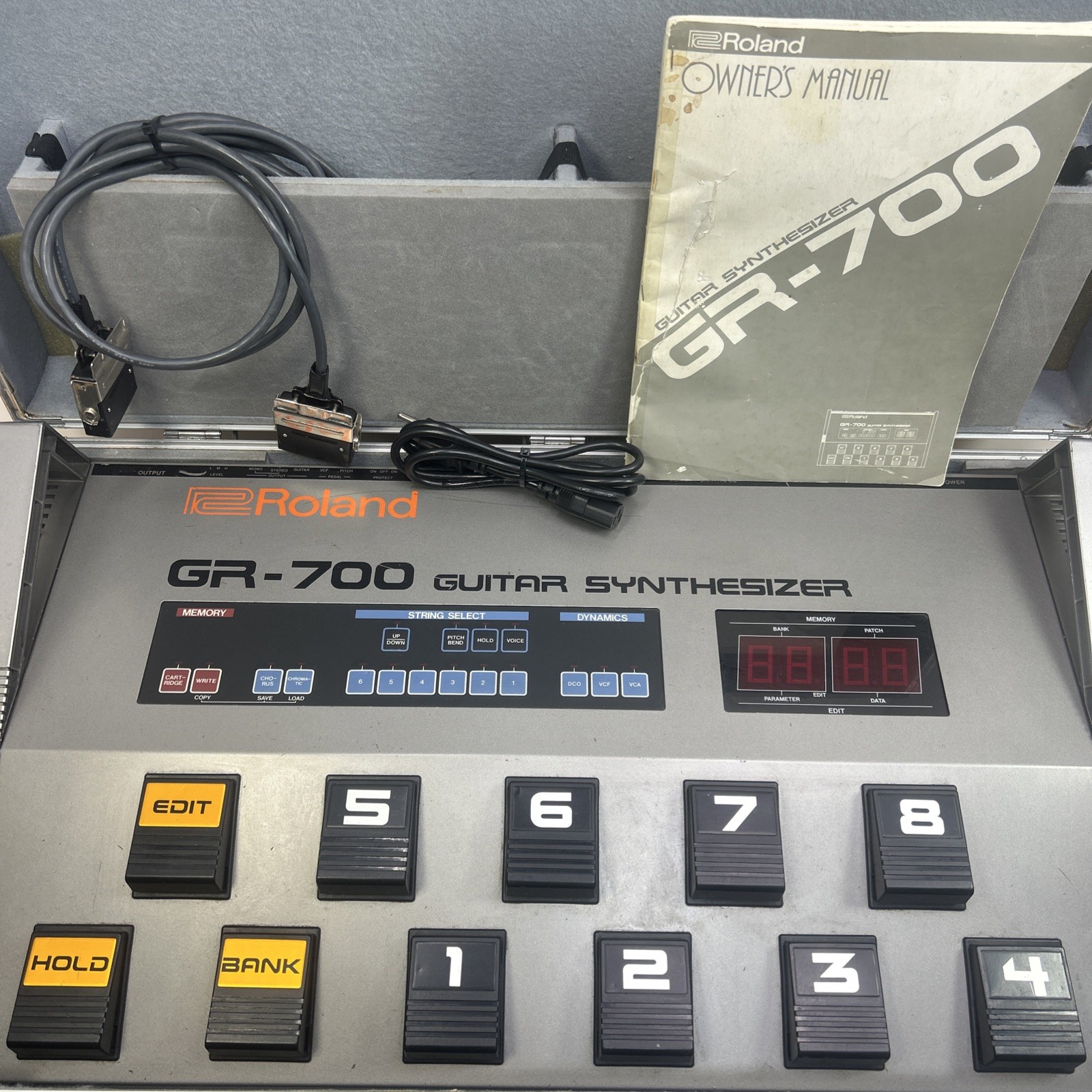 Roland GR-700 Guitar Synthesizer Vintage Audio With Case & Cords Made In Japan