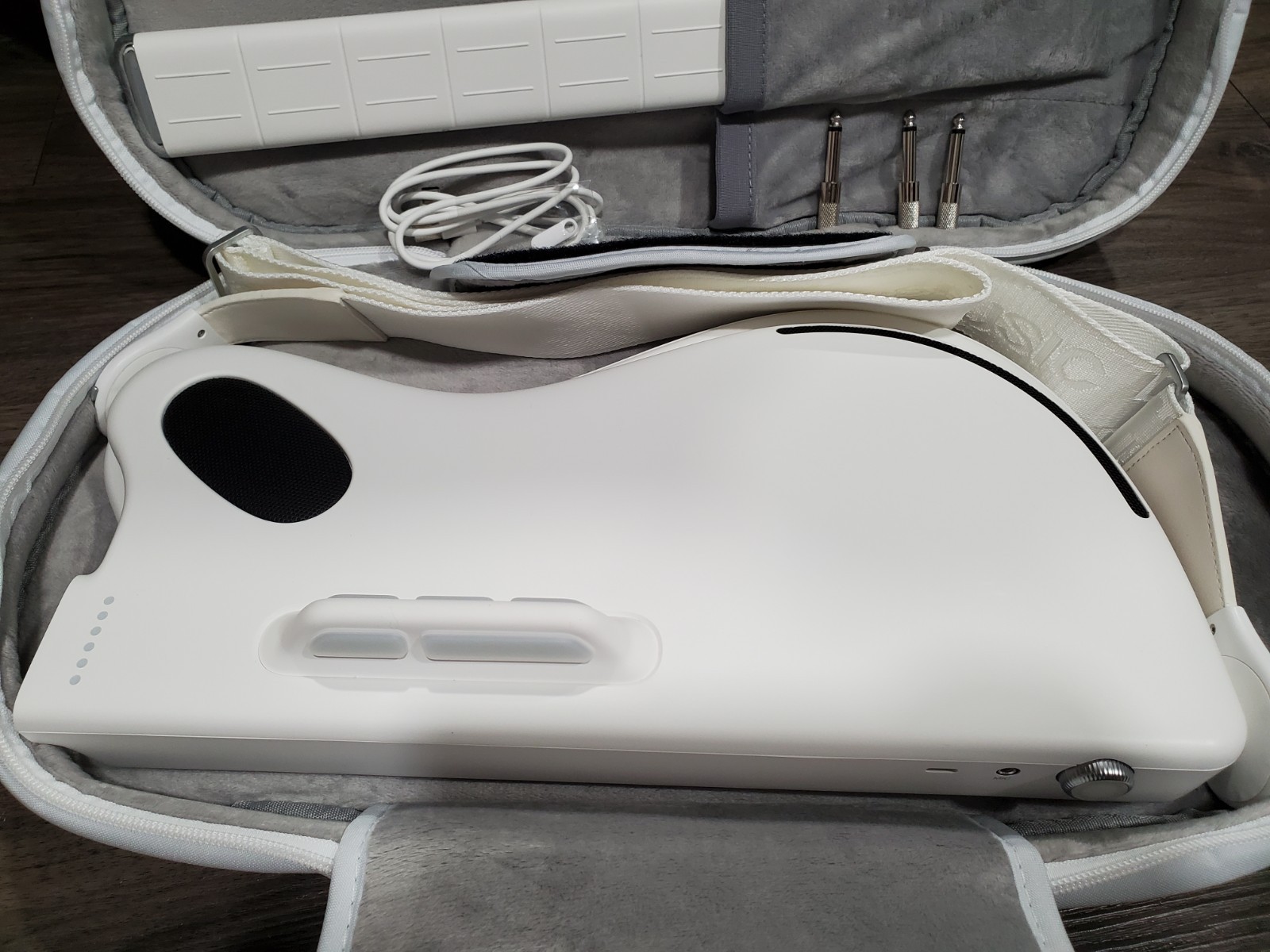 LAVA Music LAVA Genie Stringless Smart Guitar With Custom Travel Case White