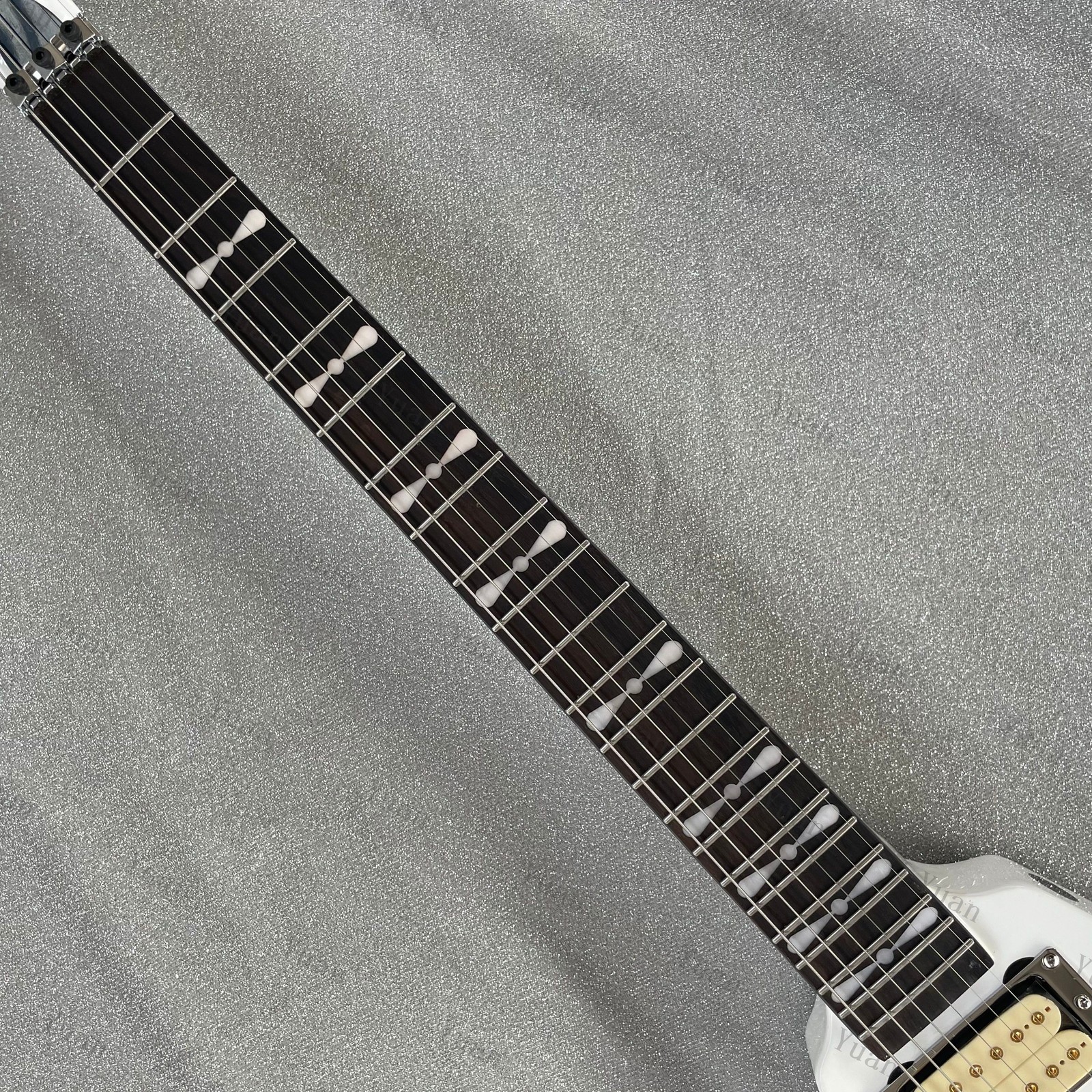Solid Electric Guitar White Body HH Pickup FR Bridge with Black Polka Dot V US
