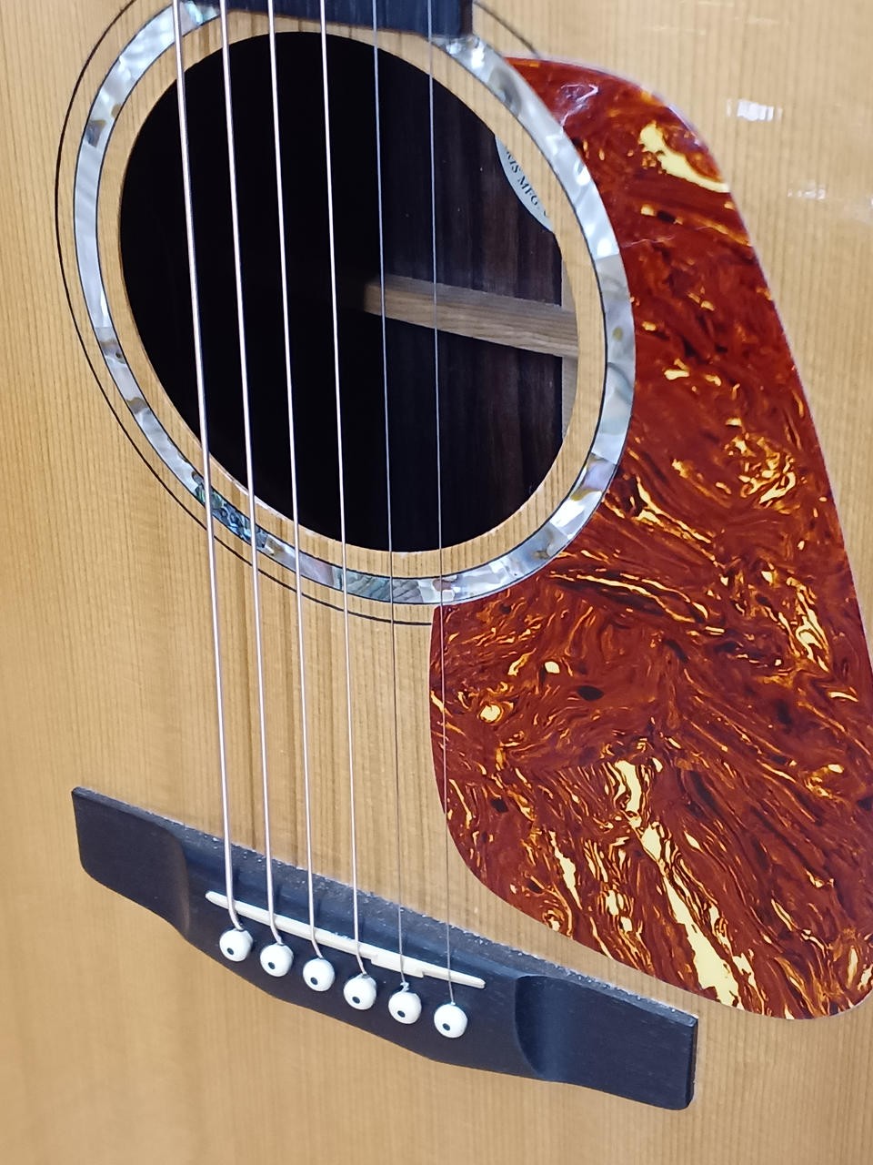 Morris M-81 Acoustic Electric Guitar B-BAND A2 Pickup Natural w/ Gig Bag