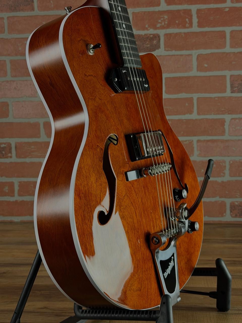 Godin 5th Avenue Uptown Custom Hollow-Body Electric Guitar – Havana Brown