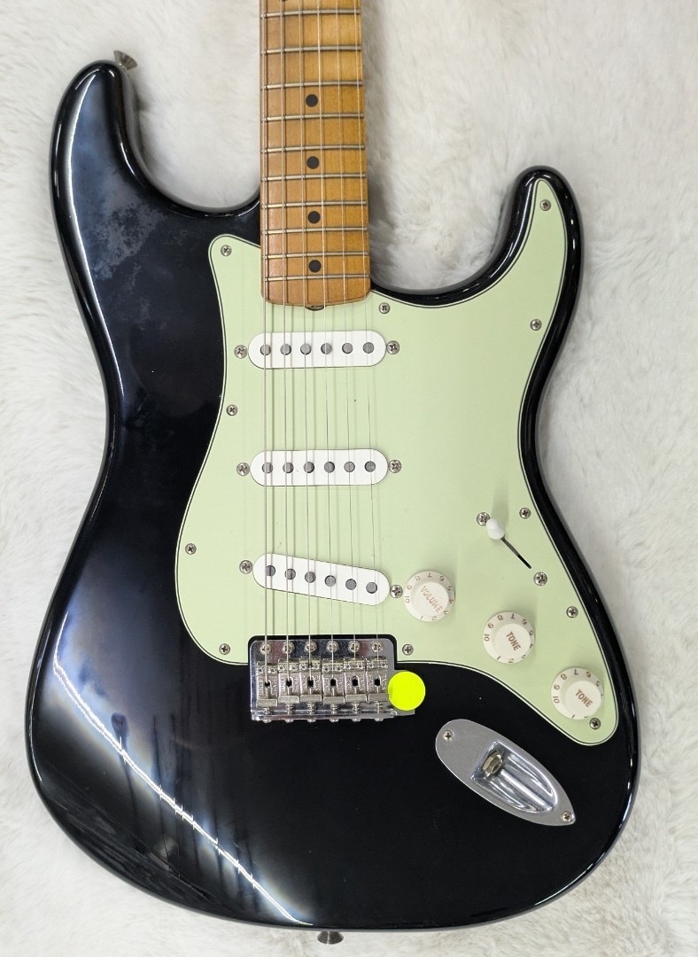 Fender Limited Edition Vintera II Road Worn ’60s Black Stratocaster, Maple board