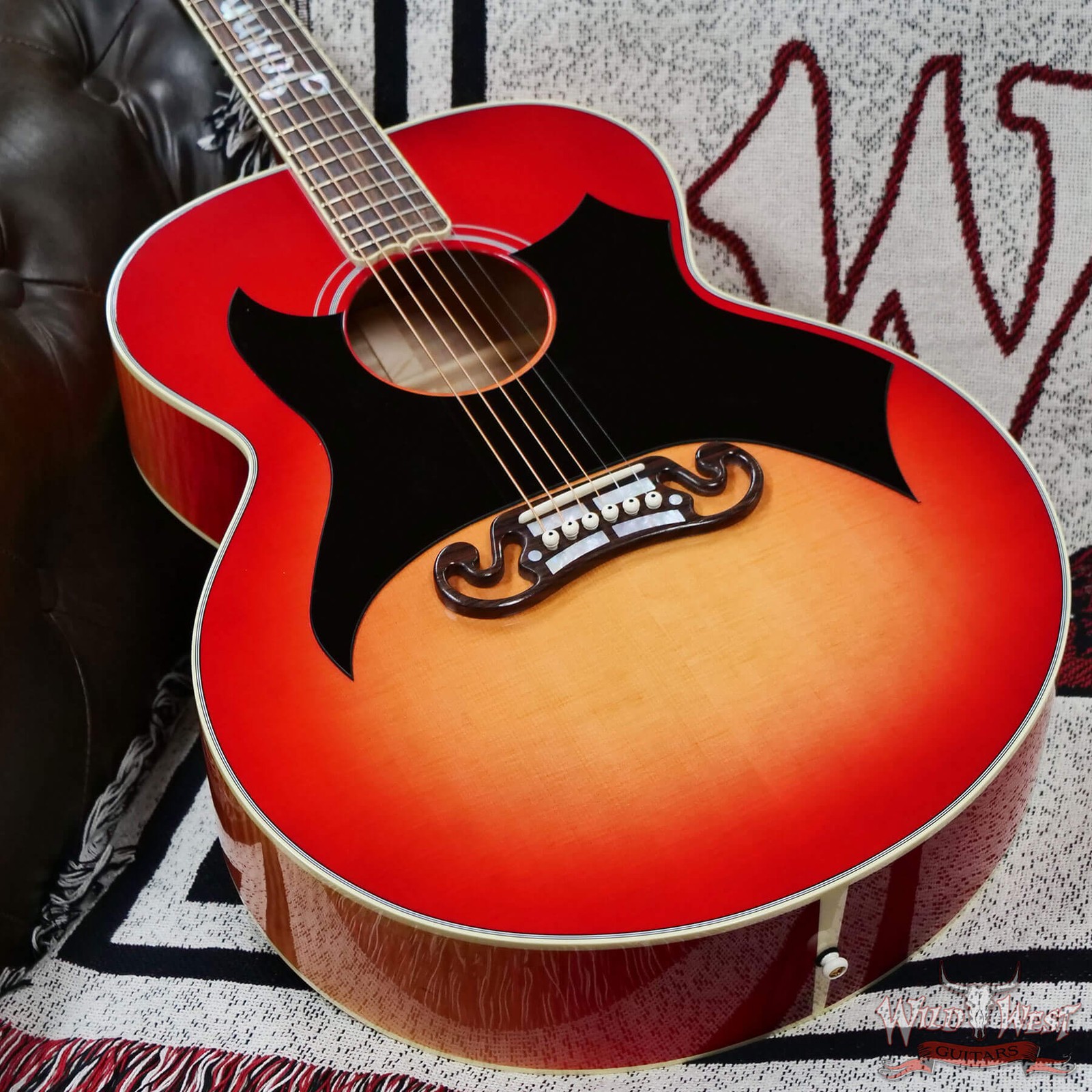 Gibson Custom Shop Johnny Cash SJ-200 Vintage Cherry Sunburst 4.70 lbs
