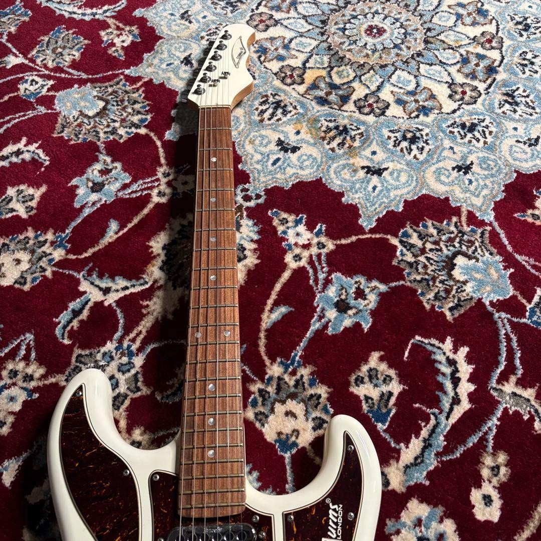 Burns London / Cobra Dx White Guitar