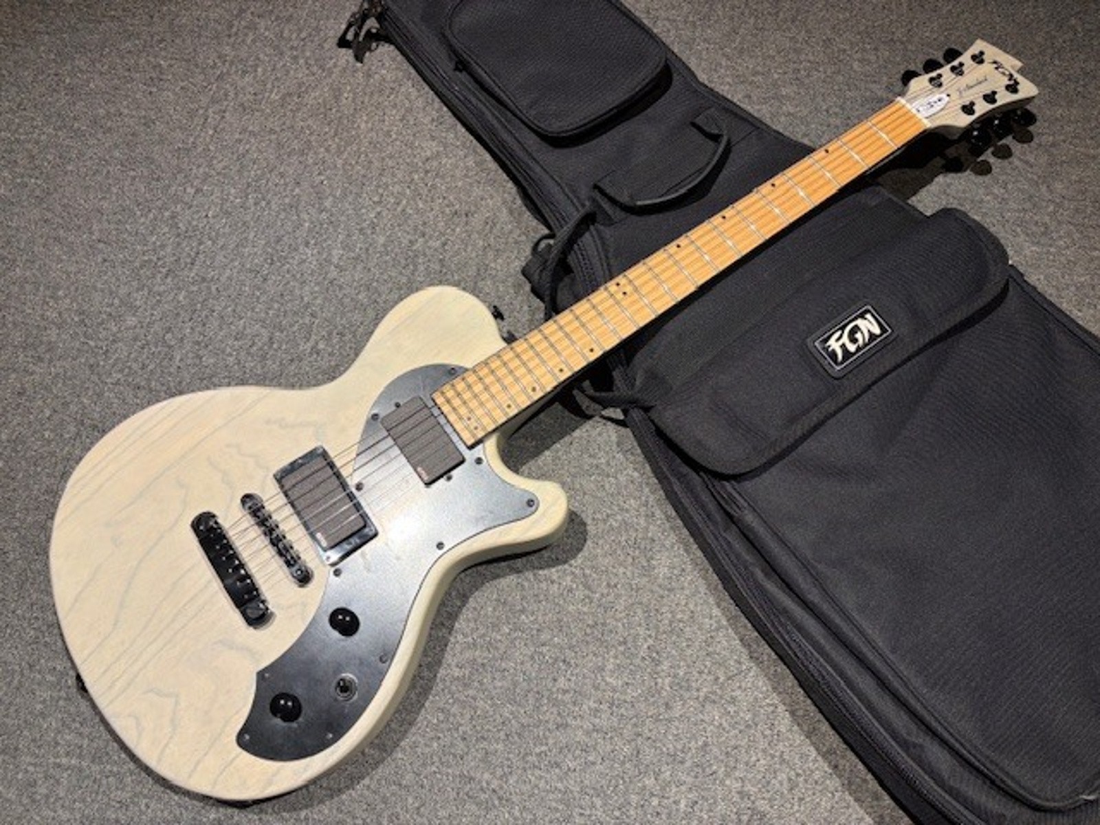 Fujigen(FGN) JFL-FT-ASH-DE664-M Used Ash Body Mahogany Neck White w/Soft Case