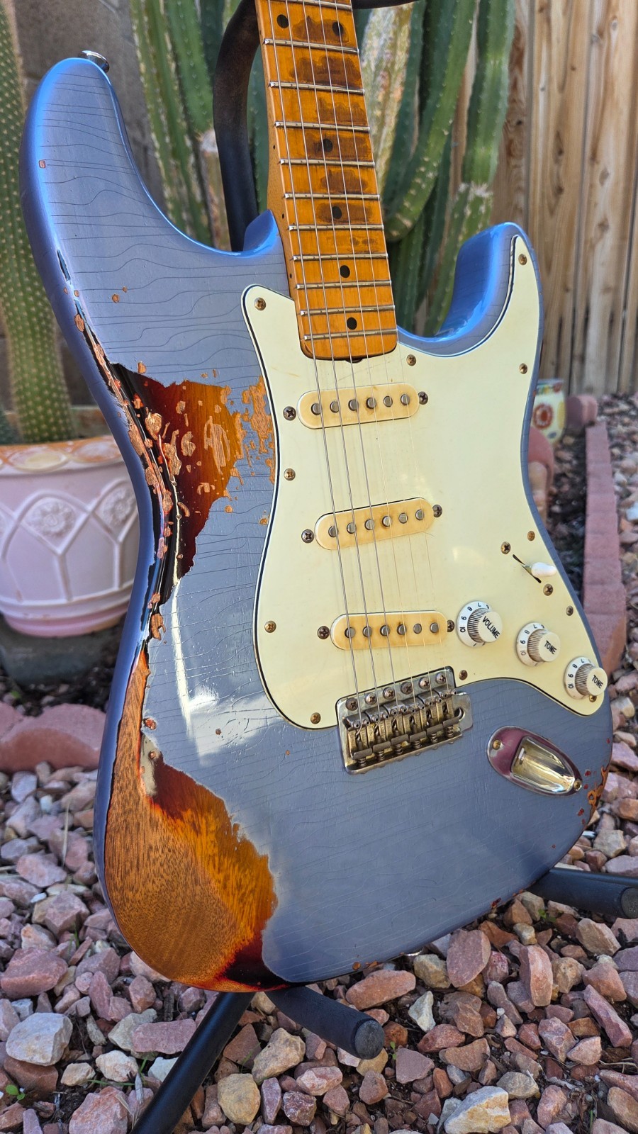 Fender Strat Relic Tribute ICE BLUE over 3 Tone SB, Alder Body Maple Fender