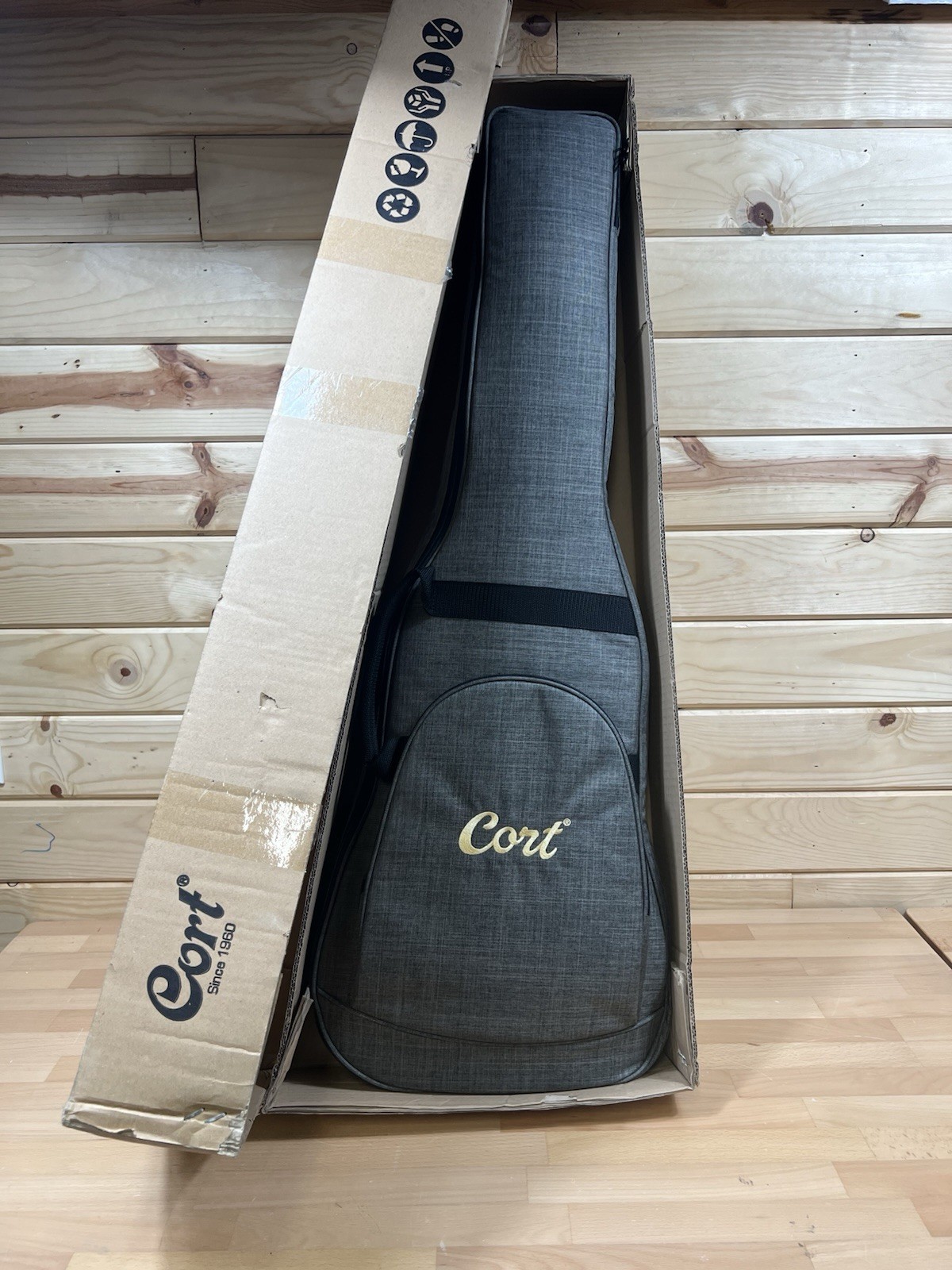 Cort KX600 Infinite Double Cutaway Electric Guitar w/Bag – Black Satin
