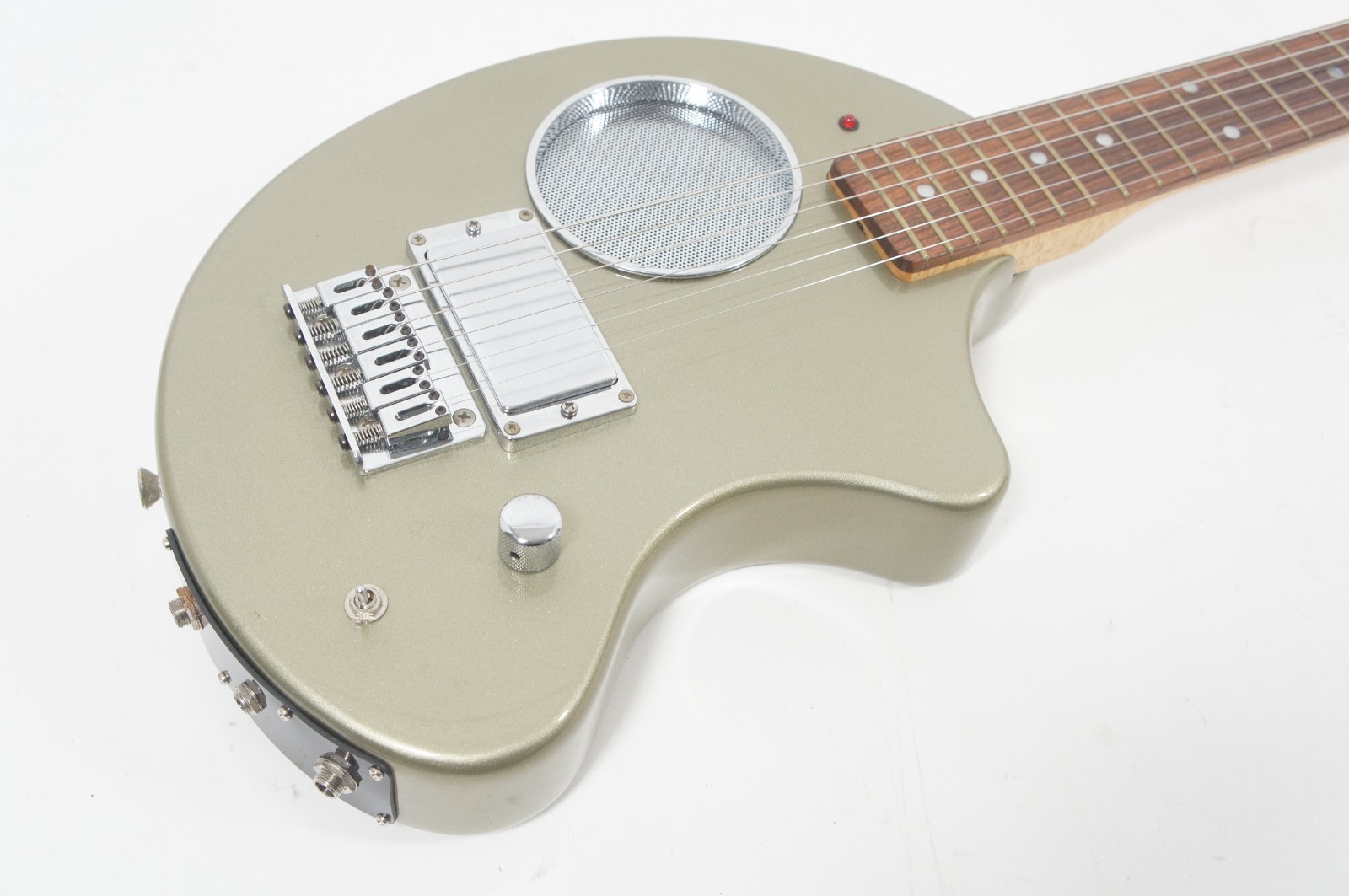 Fernandes DIGI-ZO NOMAD DELUXE SILVER Built-in Multi-Effects, Amp Travel ZO-3