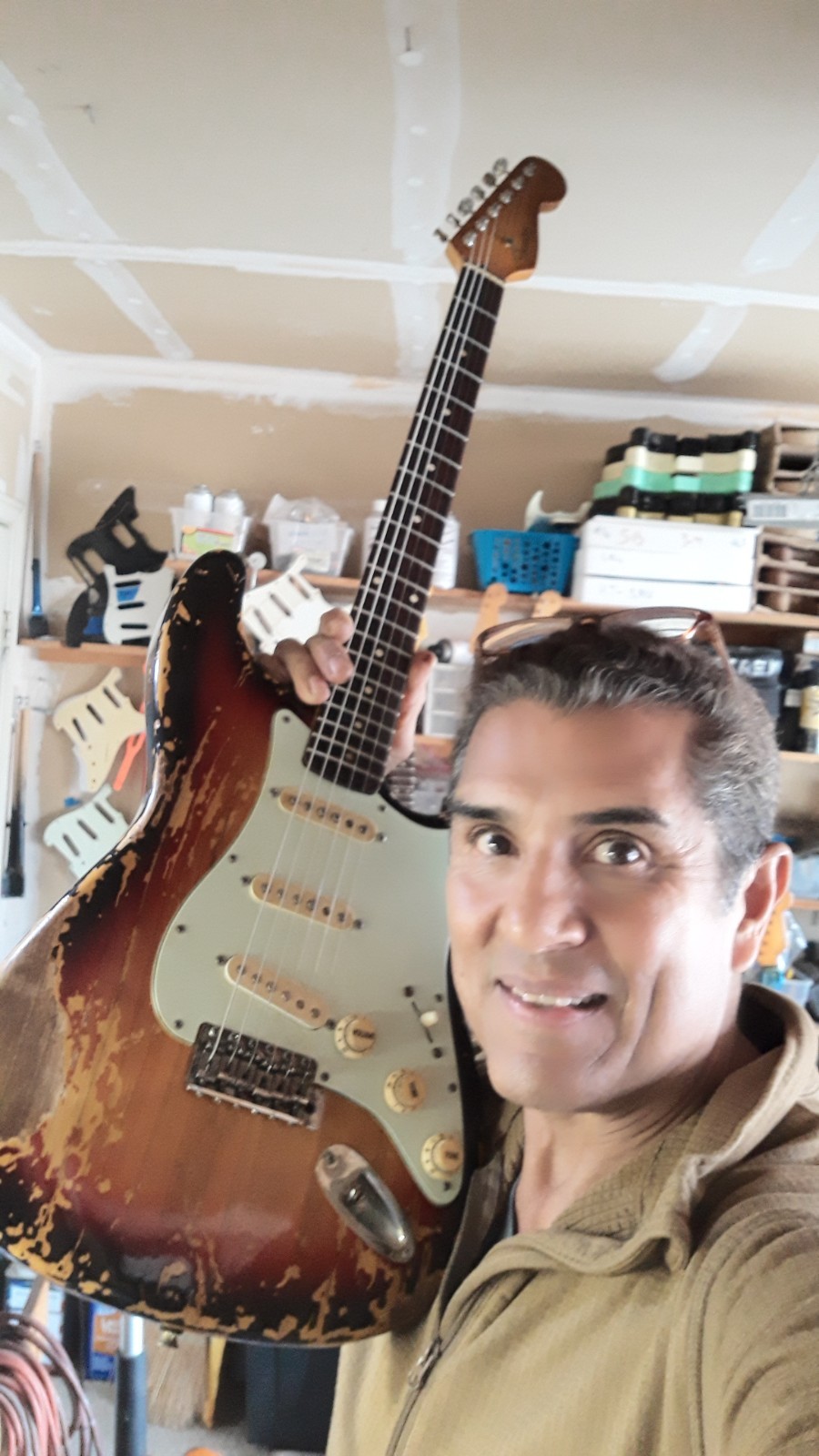3 Tone Sunburst 65 Tribute Stratocaster Vintage – HEAVY RELIC Vintage NITRO