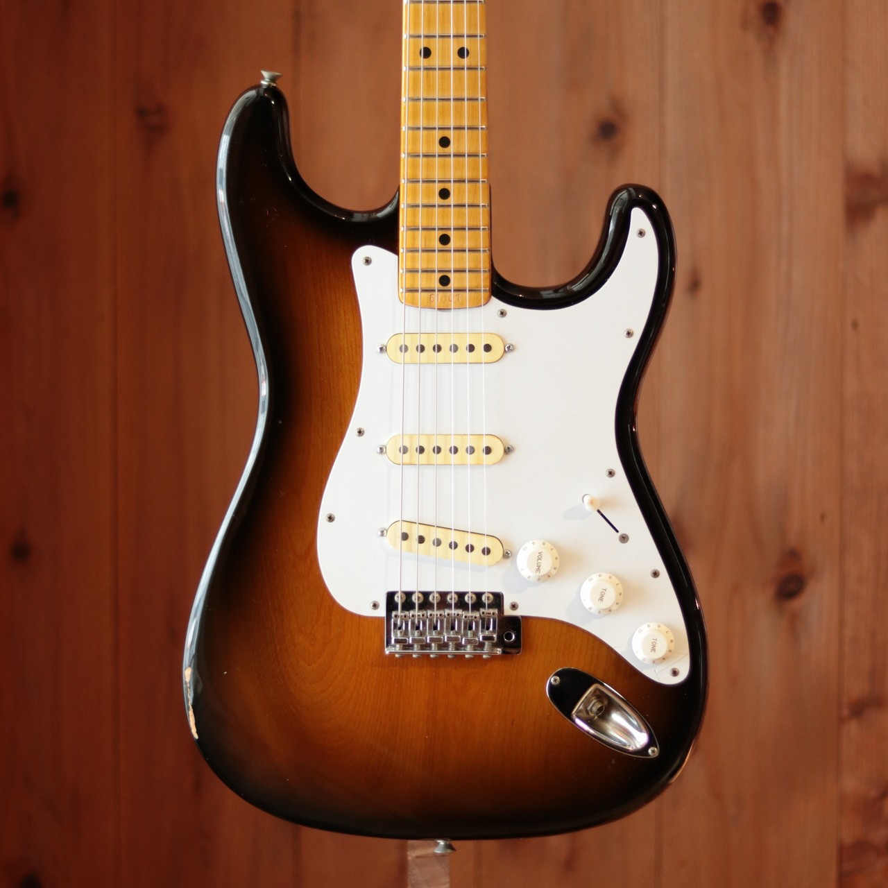 Fernandes FST-85 Sunburst Electric Guitar W/Hard Case Tremolo Arm Used Product