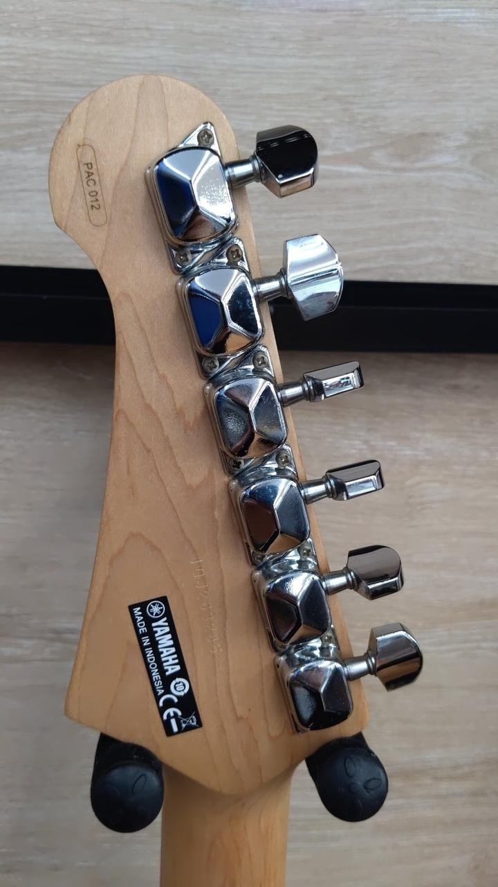 YAMAHA PAC012 Electric Guitar-29