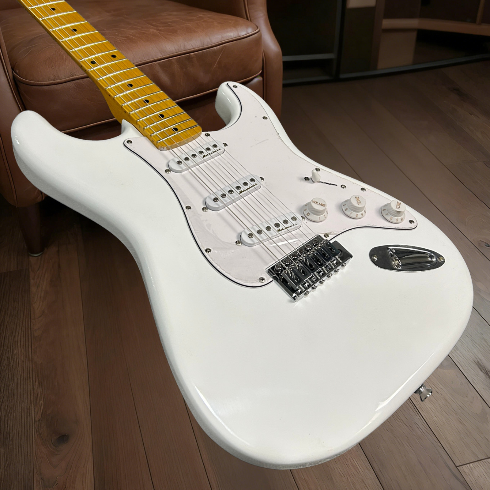 ST Electric Guitar White Color Maple Fretboard Mahogany Body