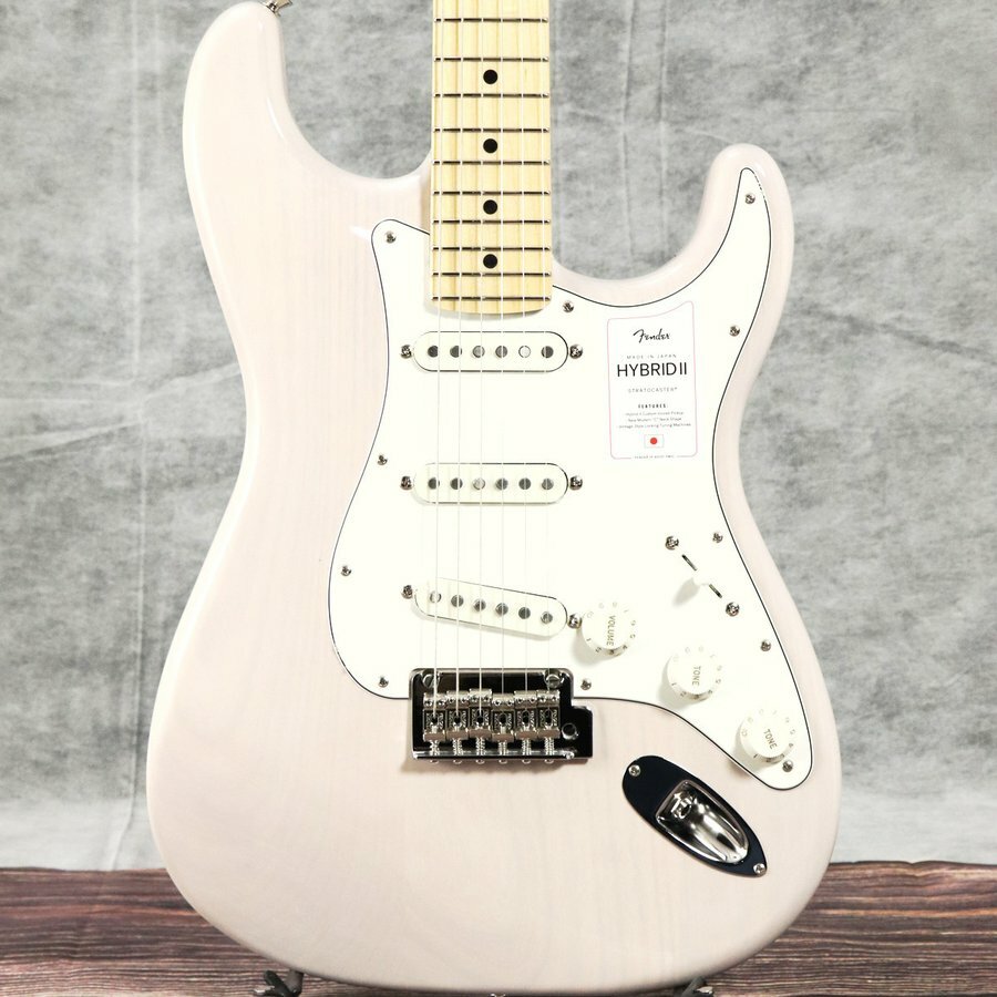 Fender Made in Japan Hybrid II Stratocaster (US Blonde/Maple) Vintage Alder body