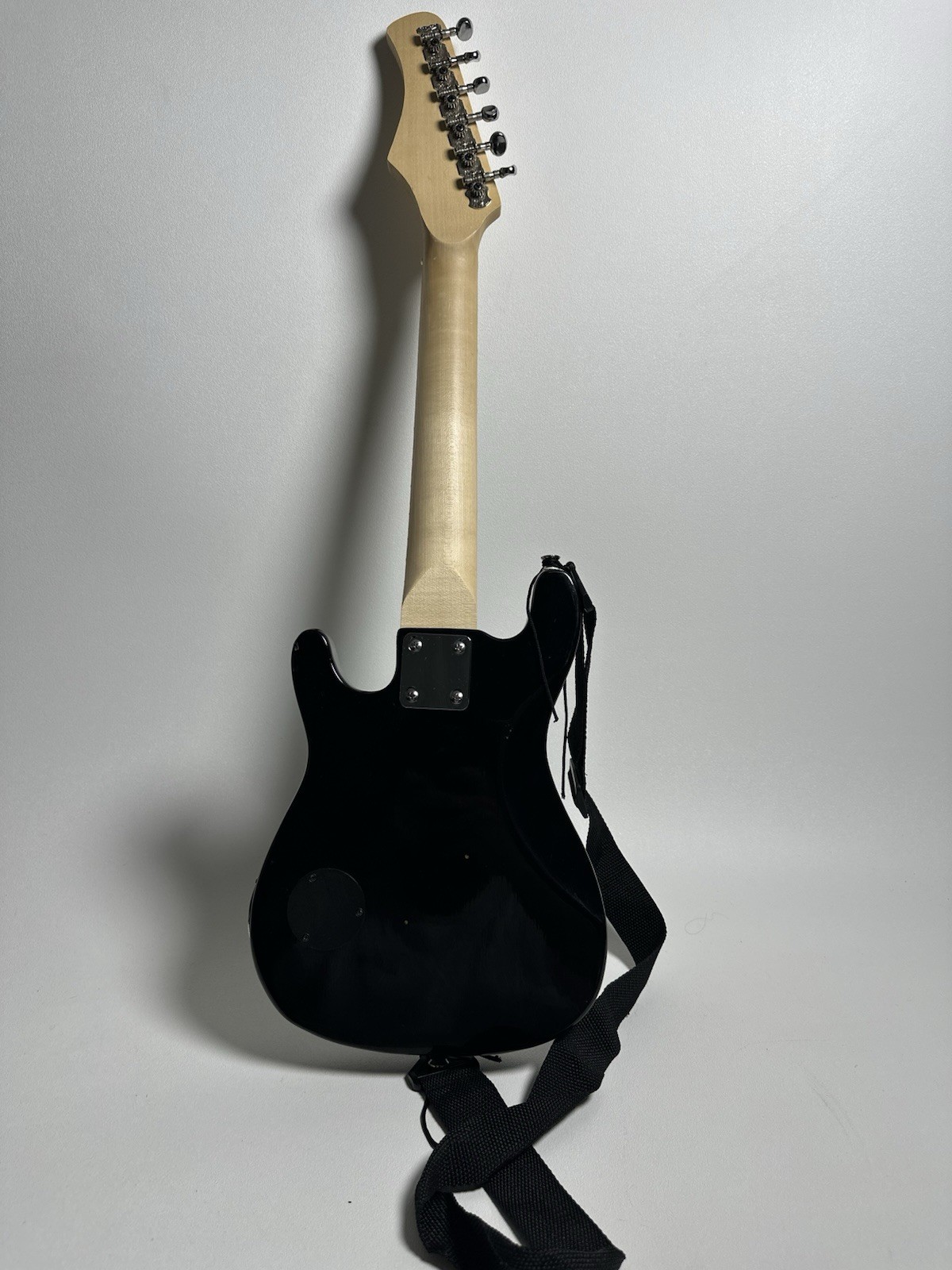 ZENY ELECTRIC GUITAR, 30″ FOR KIDS, RIGHT HAND STRATOCASTER STYLE, PREOWNED 