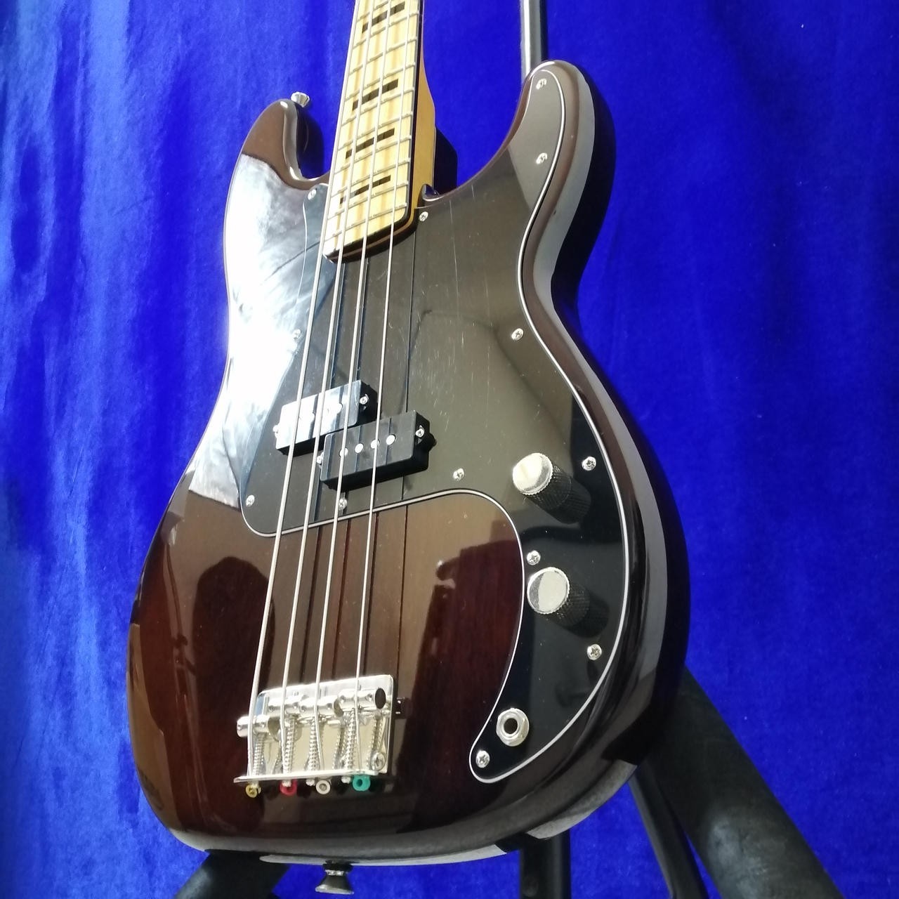 [SQUIER] Classic Vibe 70s PB Walnat Used Nato body Maple fingerboard w/Soft case