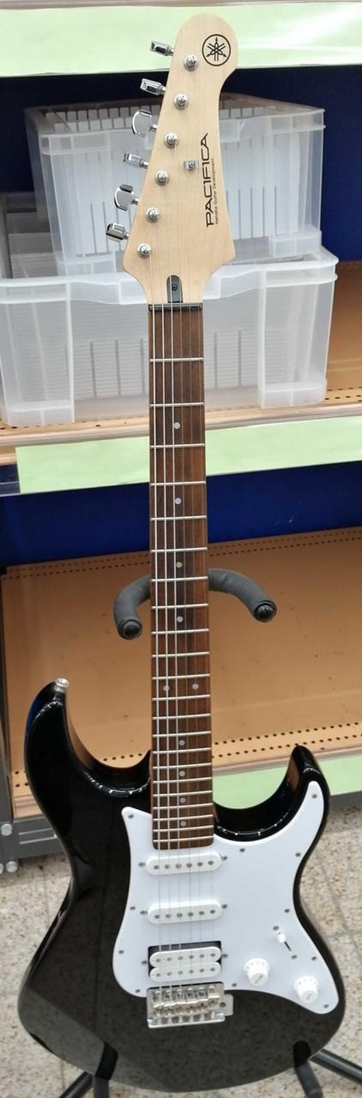 YAMAHA PAC012 Used Mahogany body Maple neck Walnut fingerboard Black w/Soft case