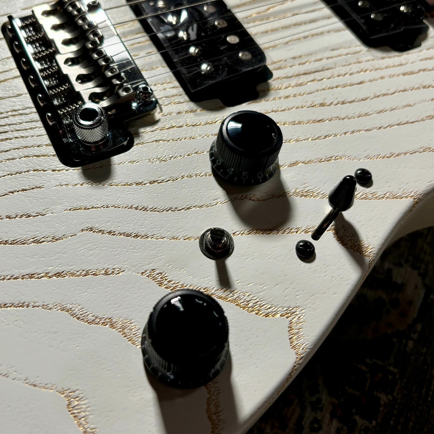 Ibanez / AZ2402AR CGW (Coarse Grain White Flat) Electric Guitar