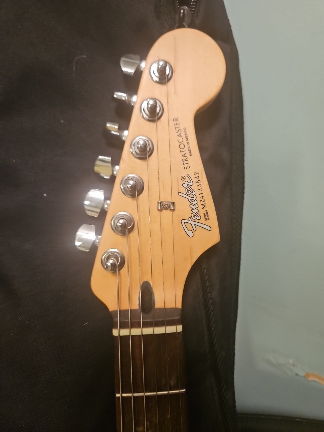 2004 FENDER Standard “Fat” Strat® HSS – MIM – Cream with dirty finger pickup