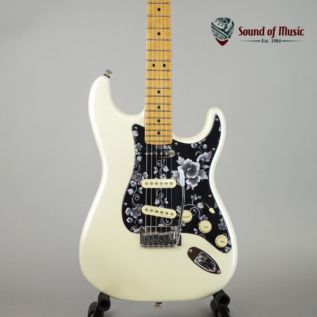 Fender Player Plus Stratocaster W/Maple Fingerboard – Olympic Pearl (Used)