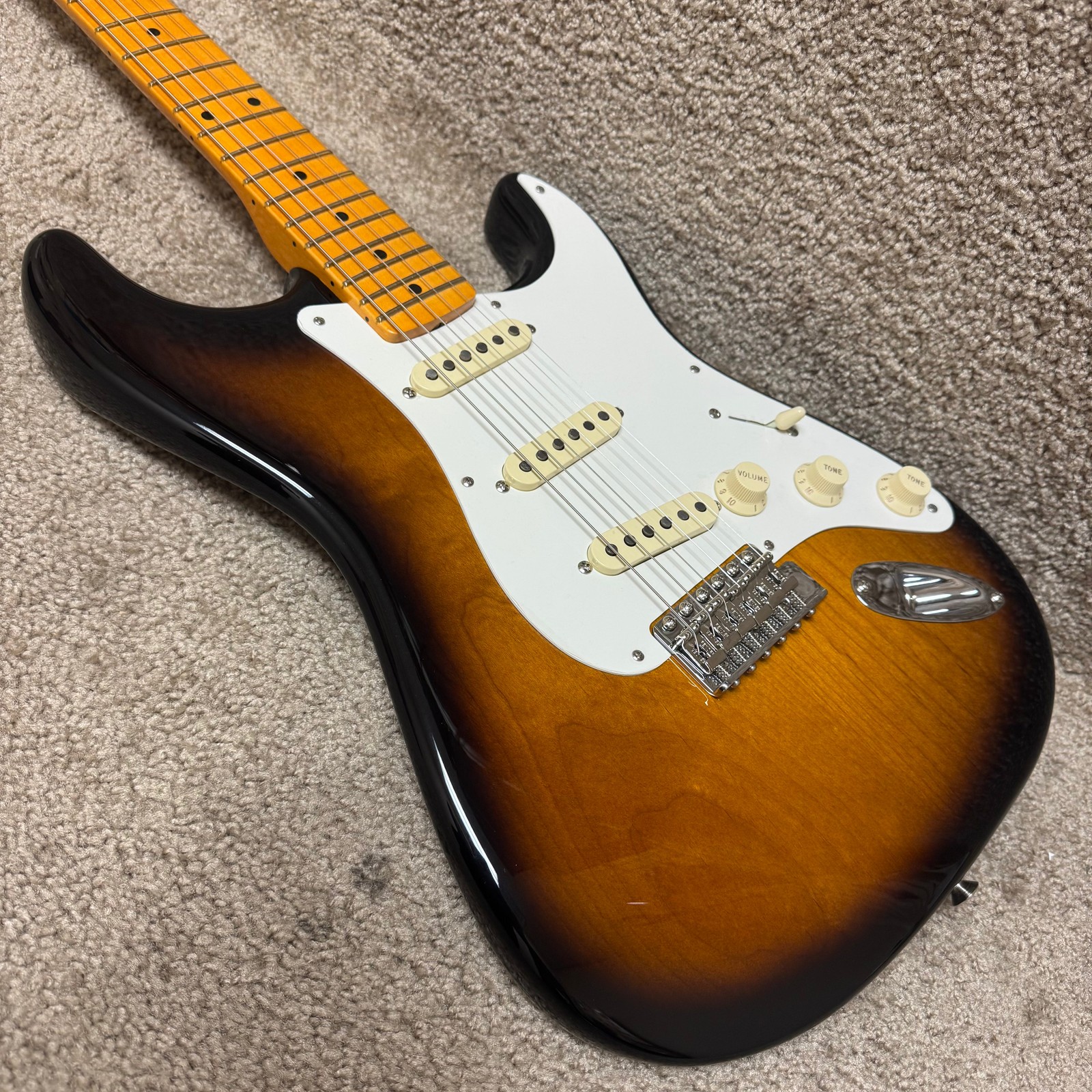 Fender Eric Johnson Stratocaster 2-Tone Sunburst Guitar w/ OHSC