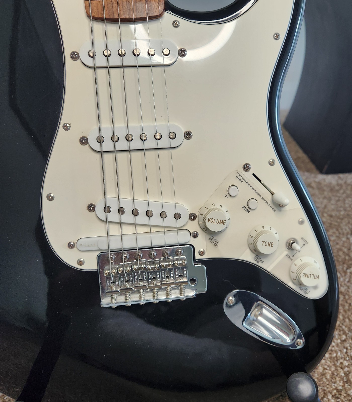 Fender Standard Roland Stratocaster 6-String Excellent Condition
