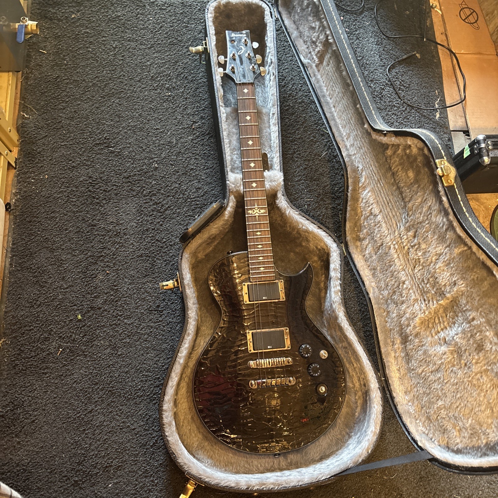 Ibanez Caiman ART300 Electric Guitar Rare Export Model With Hard Case Rough